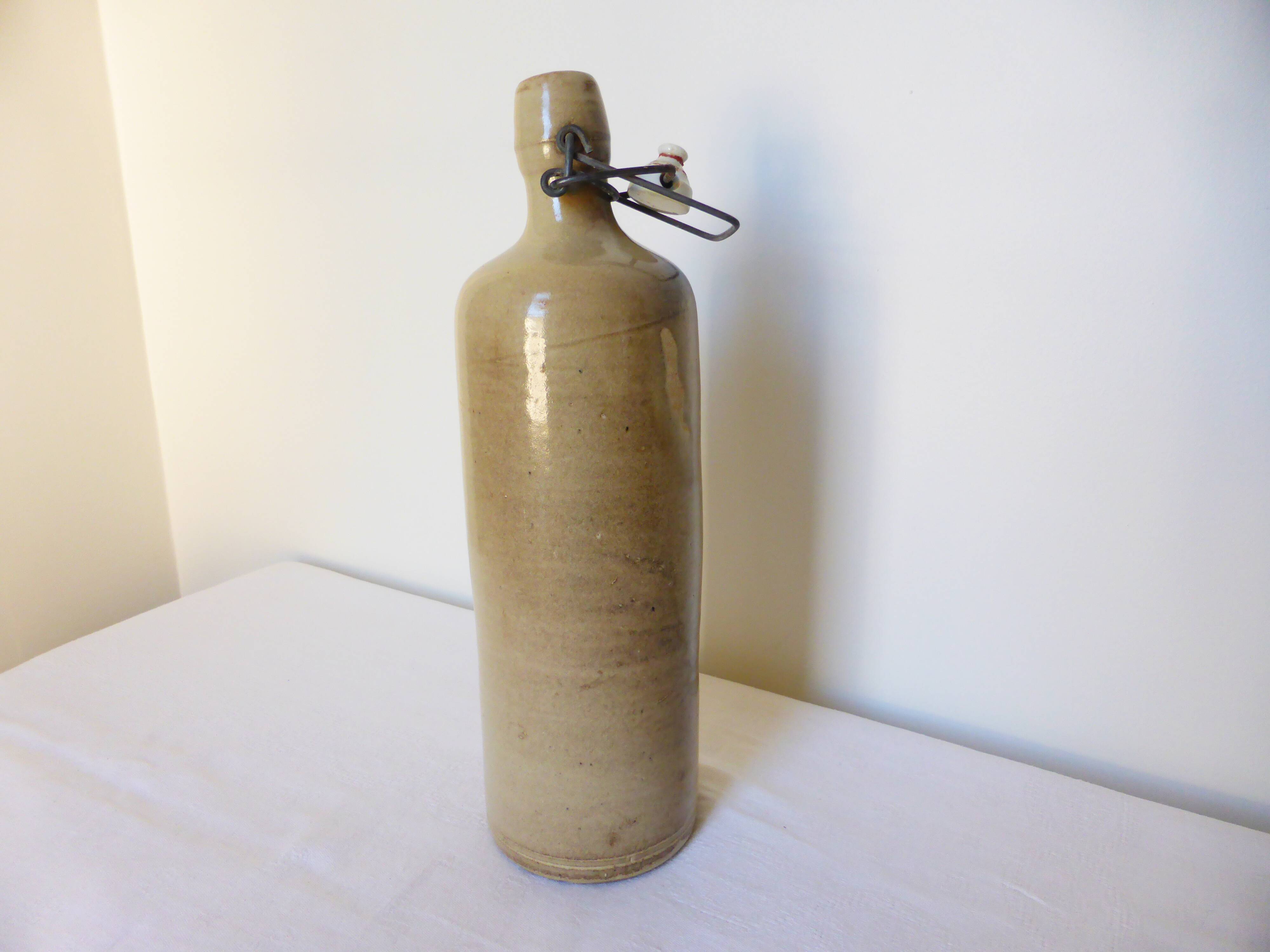 Bouteille en grès vernissé vintage