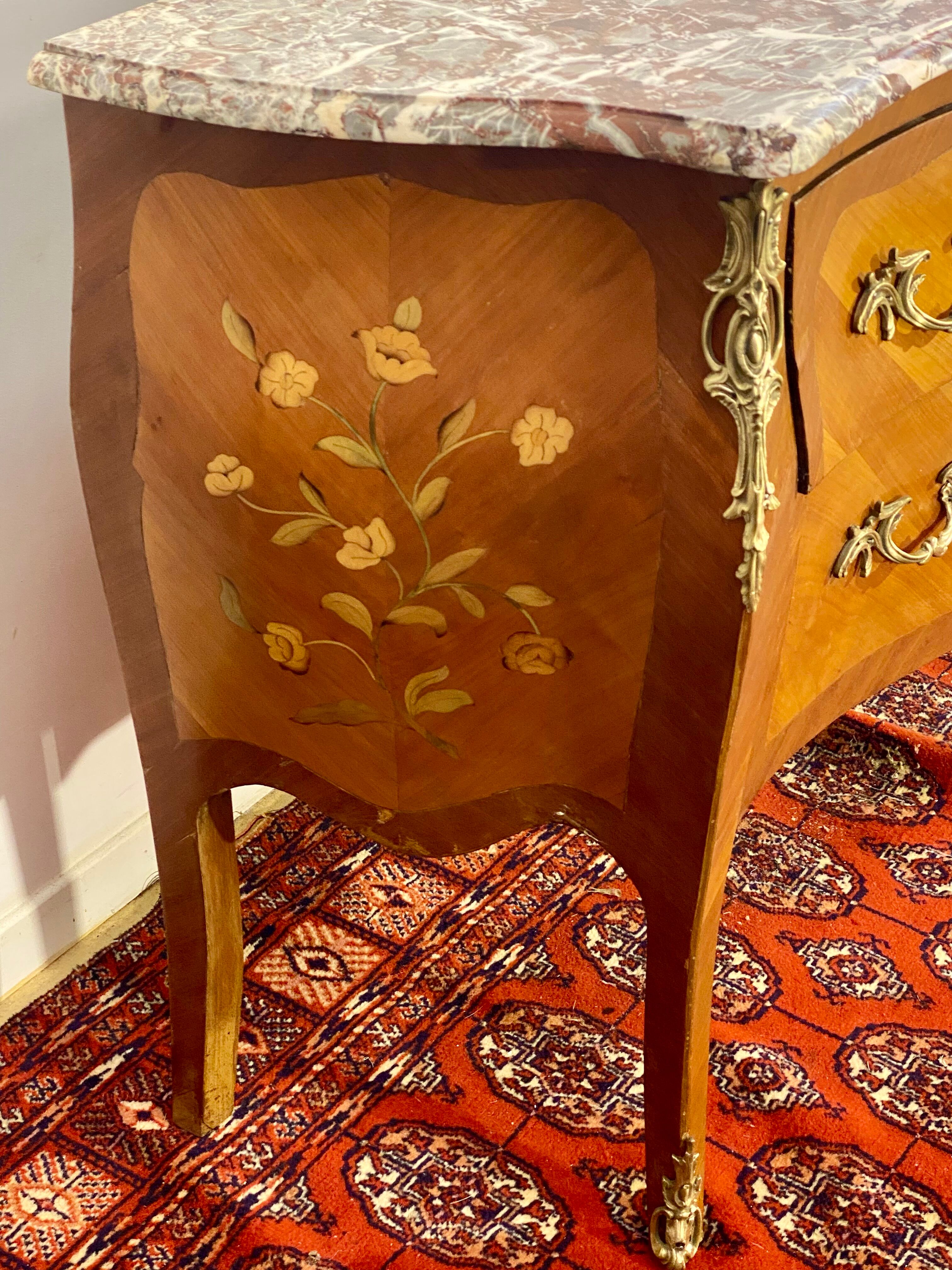 Chest of drawers Frying pan with floral decoration Louis XV style