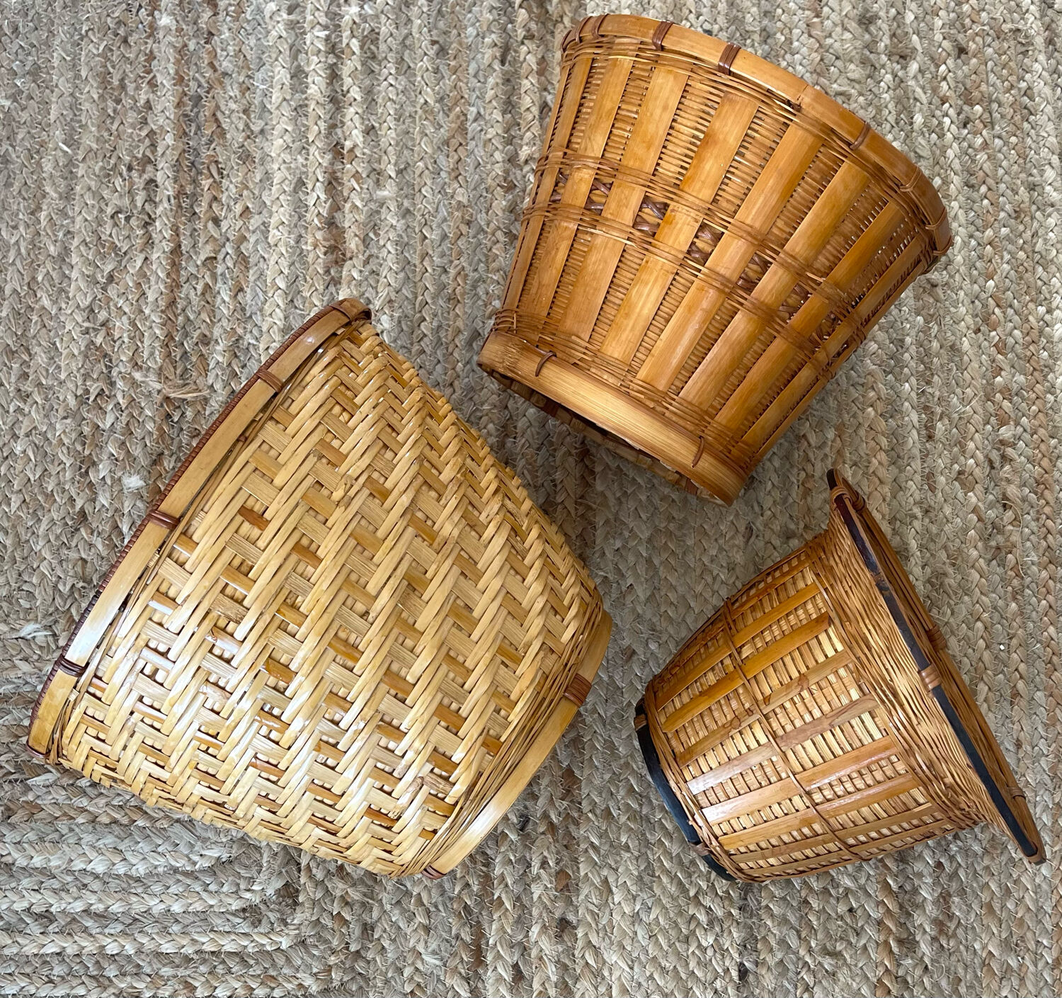 3 rattan planters