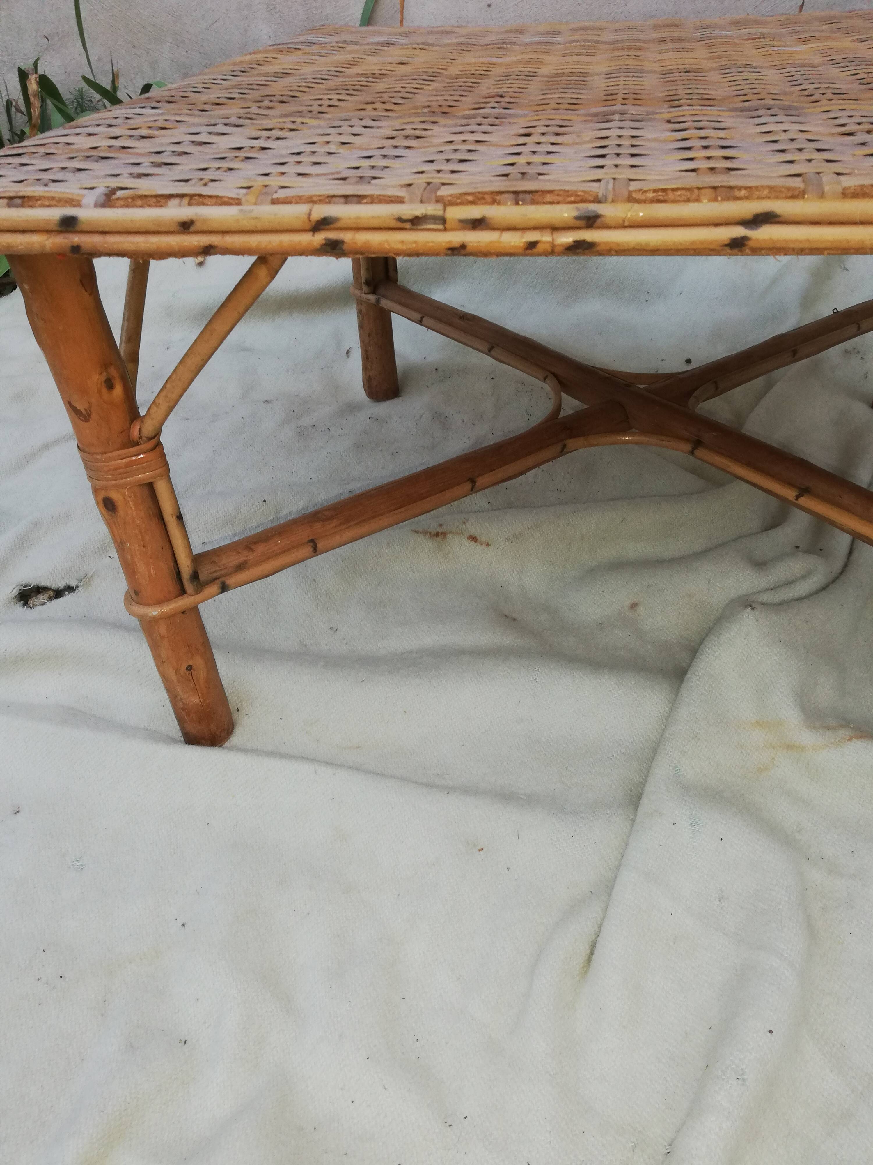 Table basse en rotin