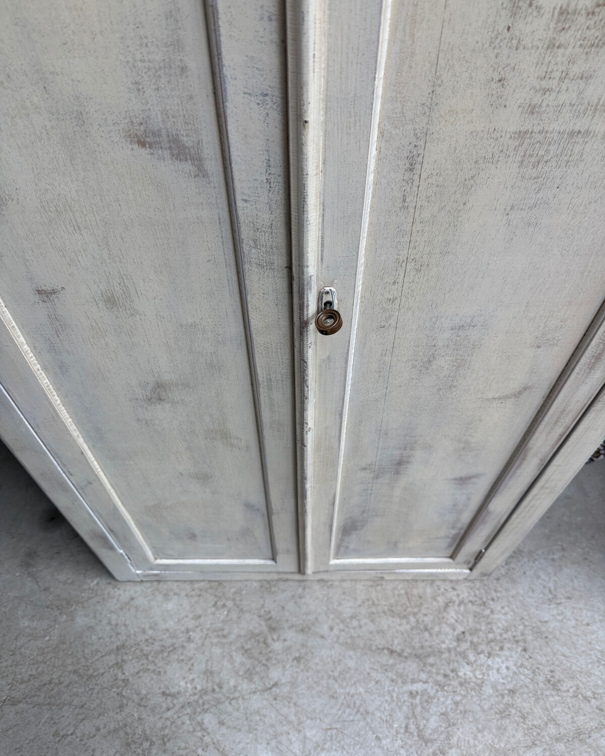 Armoire parisienne patinée, rénovée