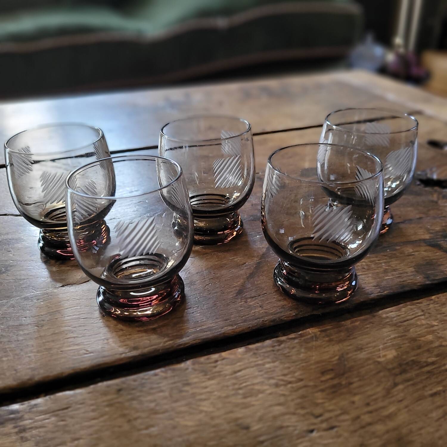 5 Engraved smoked glasses — 70s