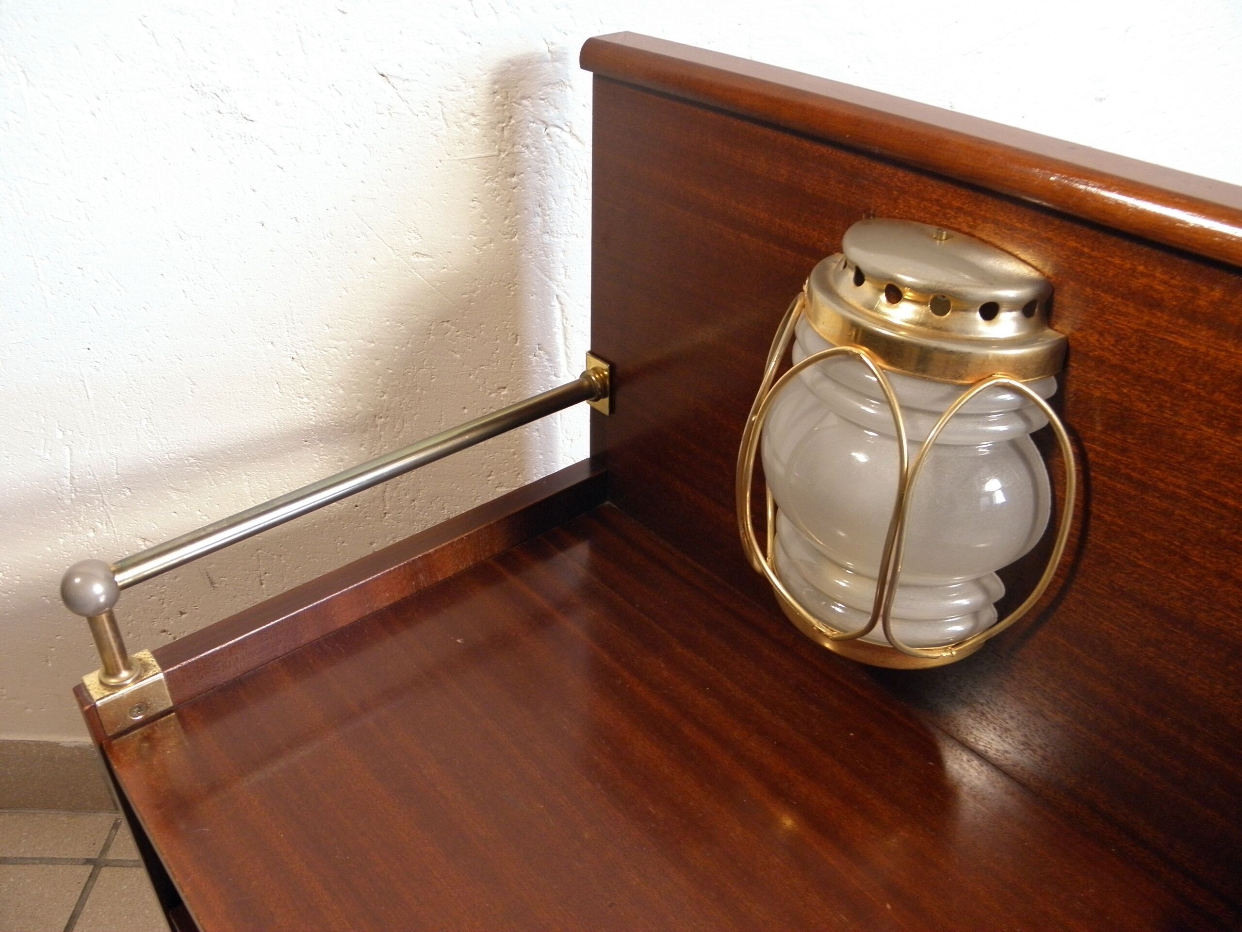 ANNEES 70 BOAT STYLE BEDSIDE