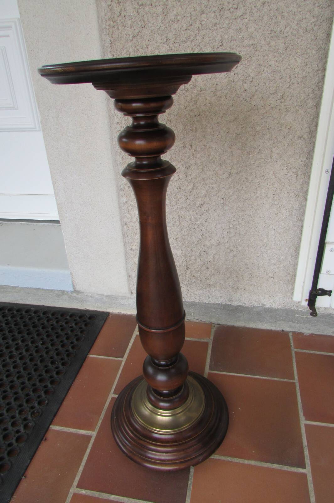 Pedestal table, plant stand or statue
