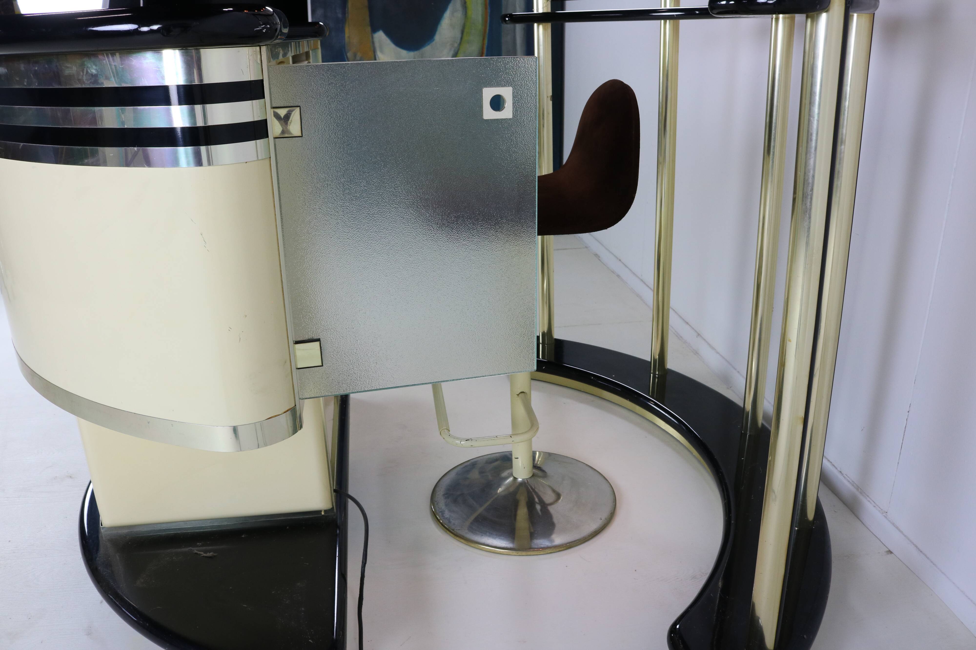 Seventies design dry bar by Harvey Guzzini for Stilglass Donati