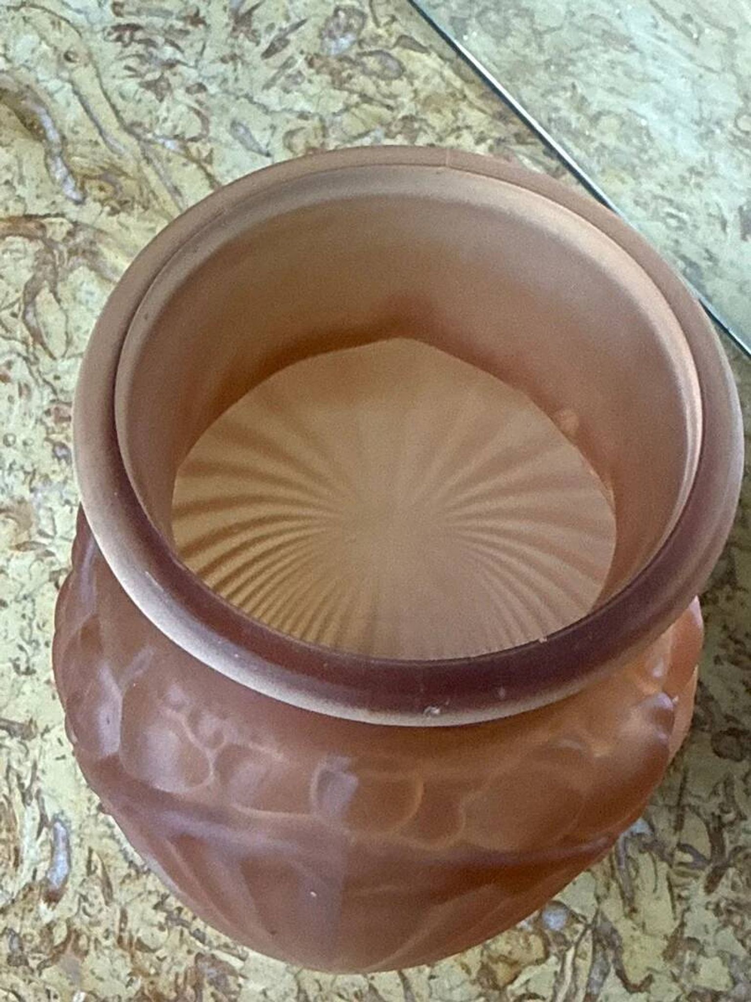Vase Verlys en verre dépoli rose