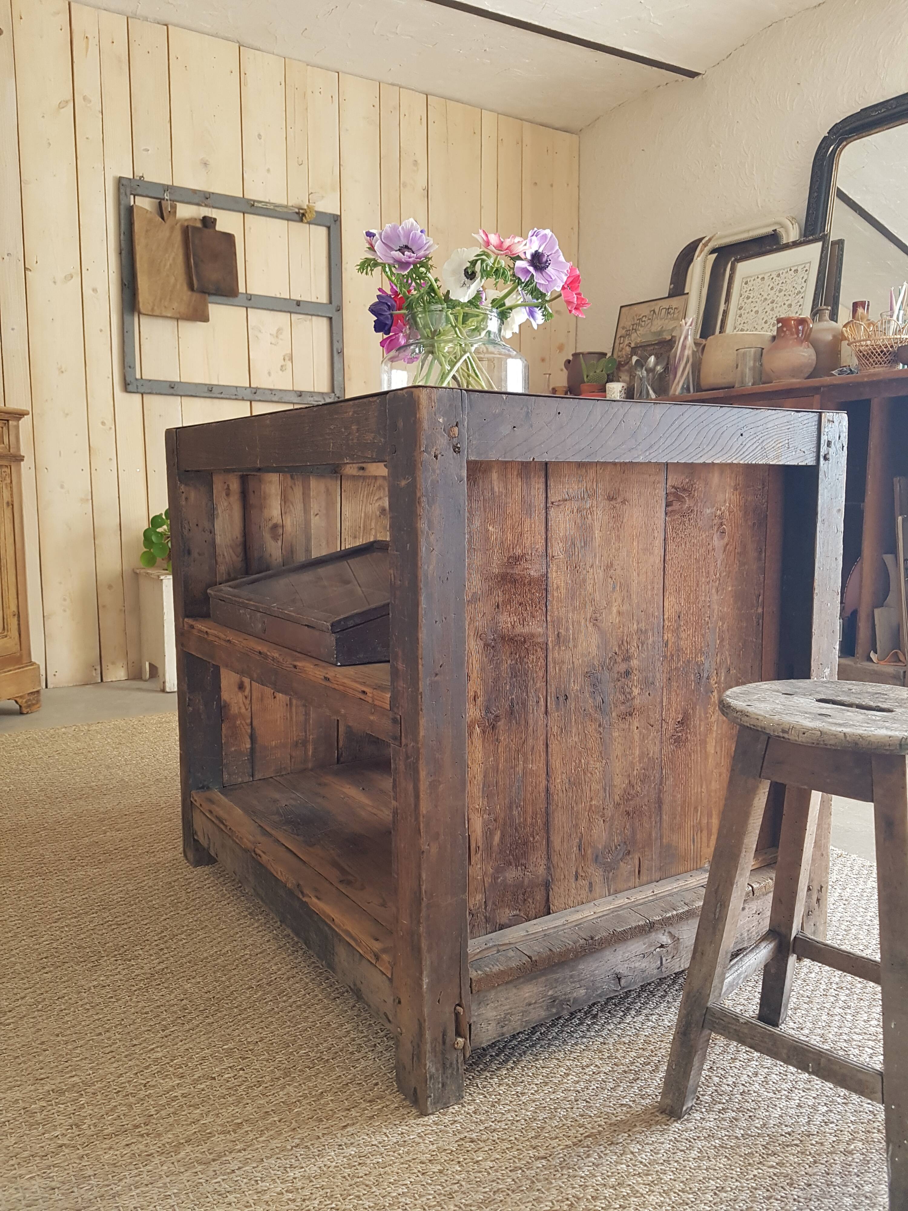 Central island old printer's marble