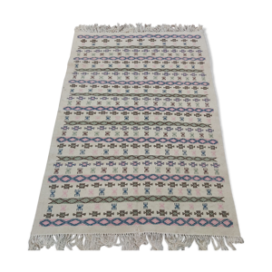 Tapis à motifs berbères fait