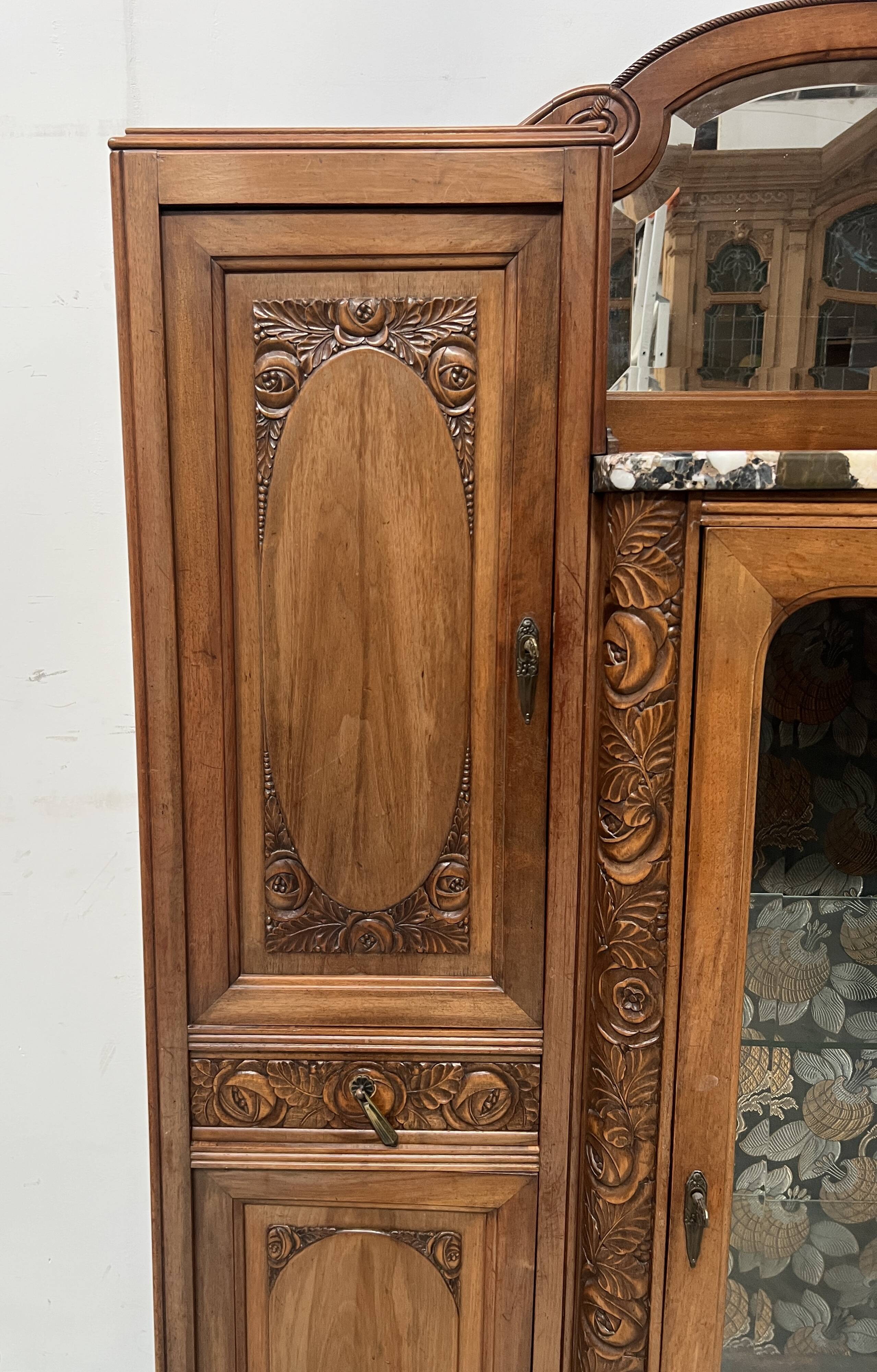 Art Deco buffet in solid walnut, 20th century.