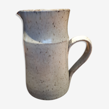 Pitcher in sandstone