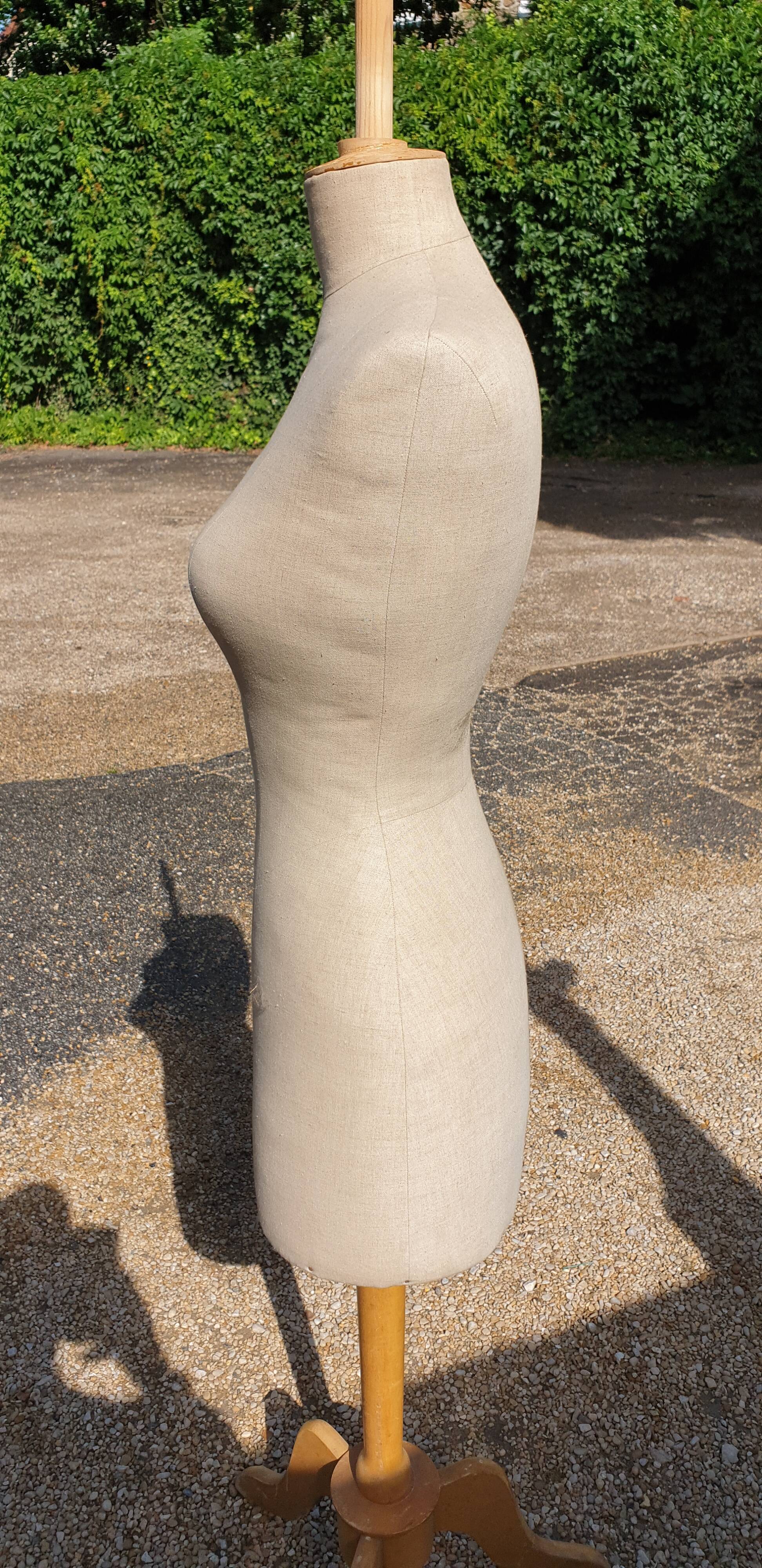 Stitching bust on foot half XXth