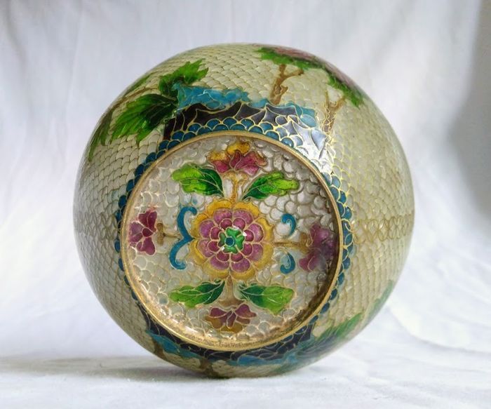Openwork plique-à-jour enamel pot - 1920 to 1949 - China