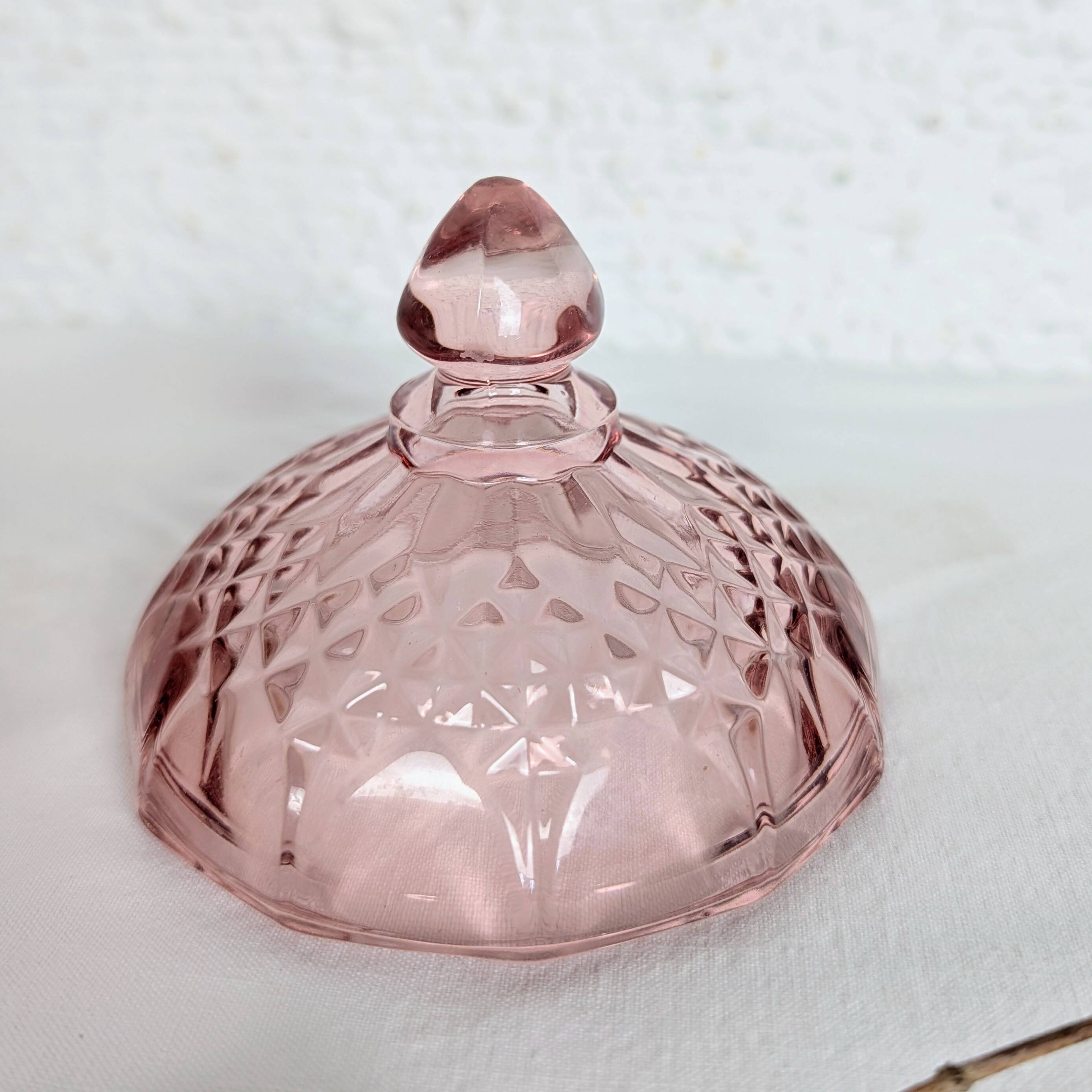 Bonbonnière rose en verre