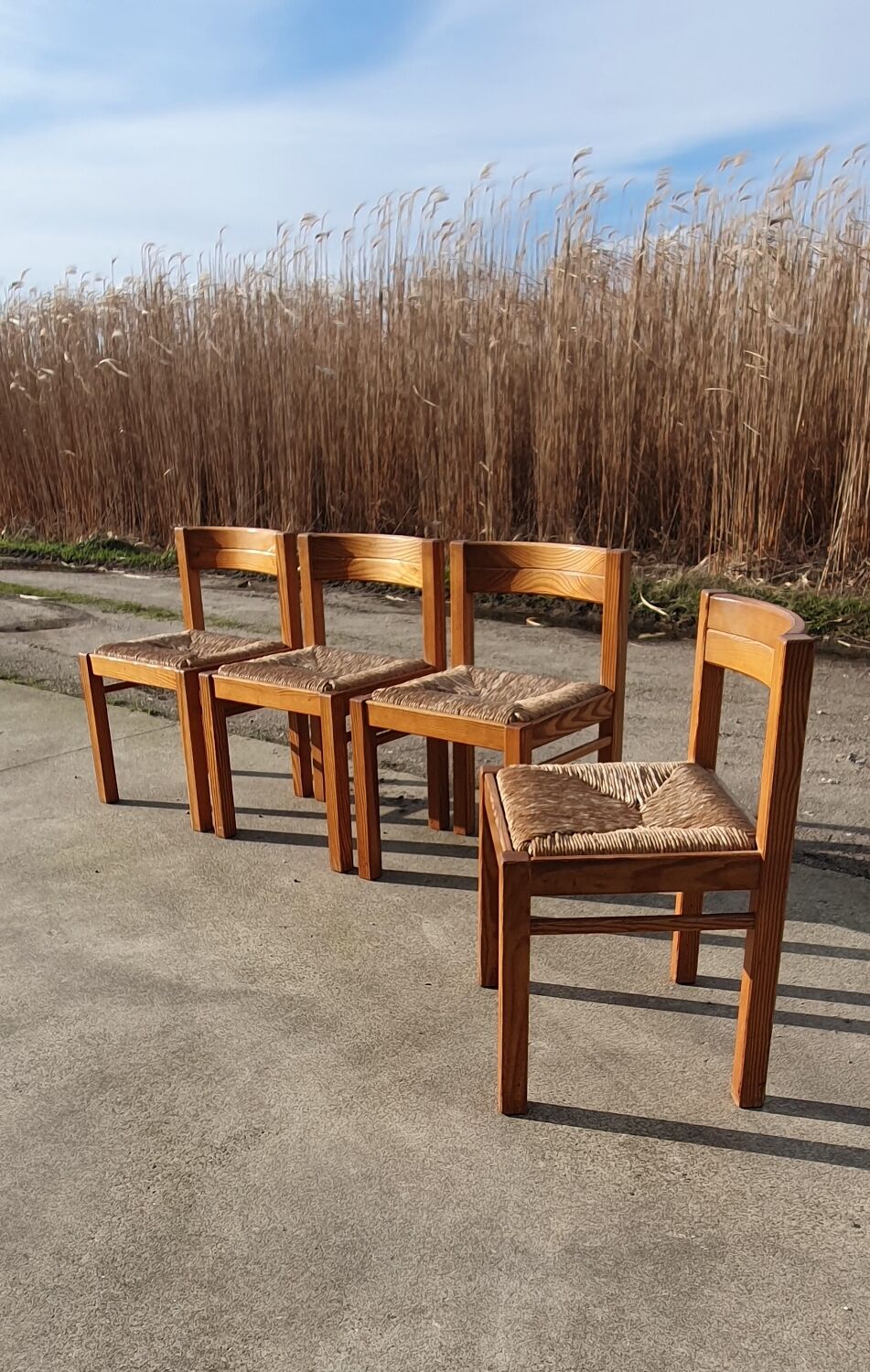 Set vintage pine dining table with 4 rush seat chairs Dutch design