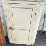 Encoignure ancienne en pin. Armoire d’angle