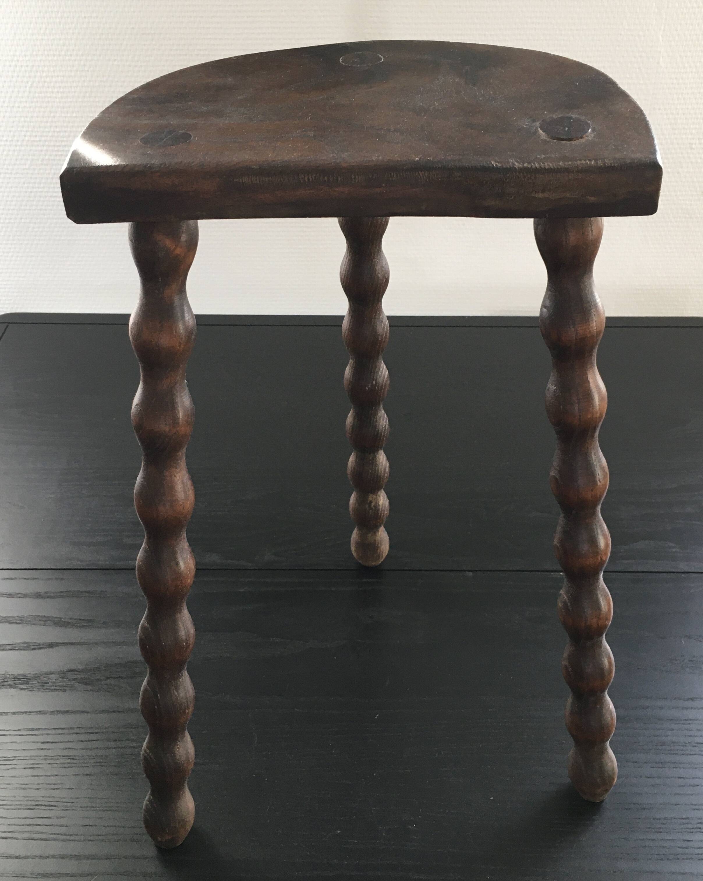 Half-moon tripod stool