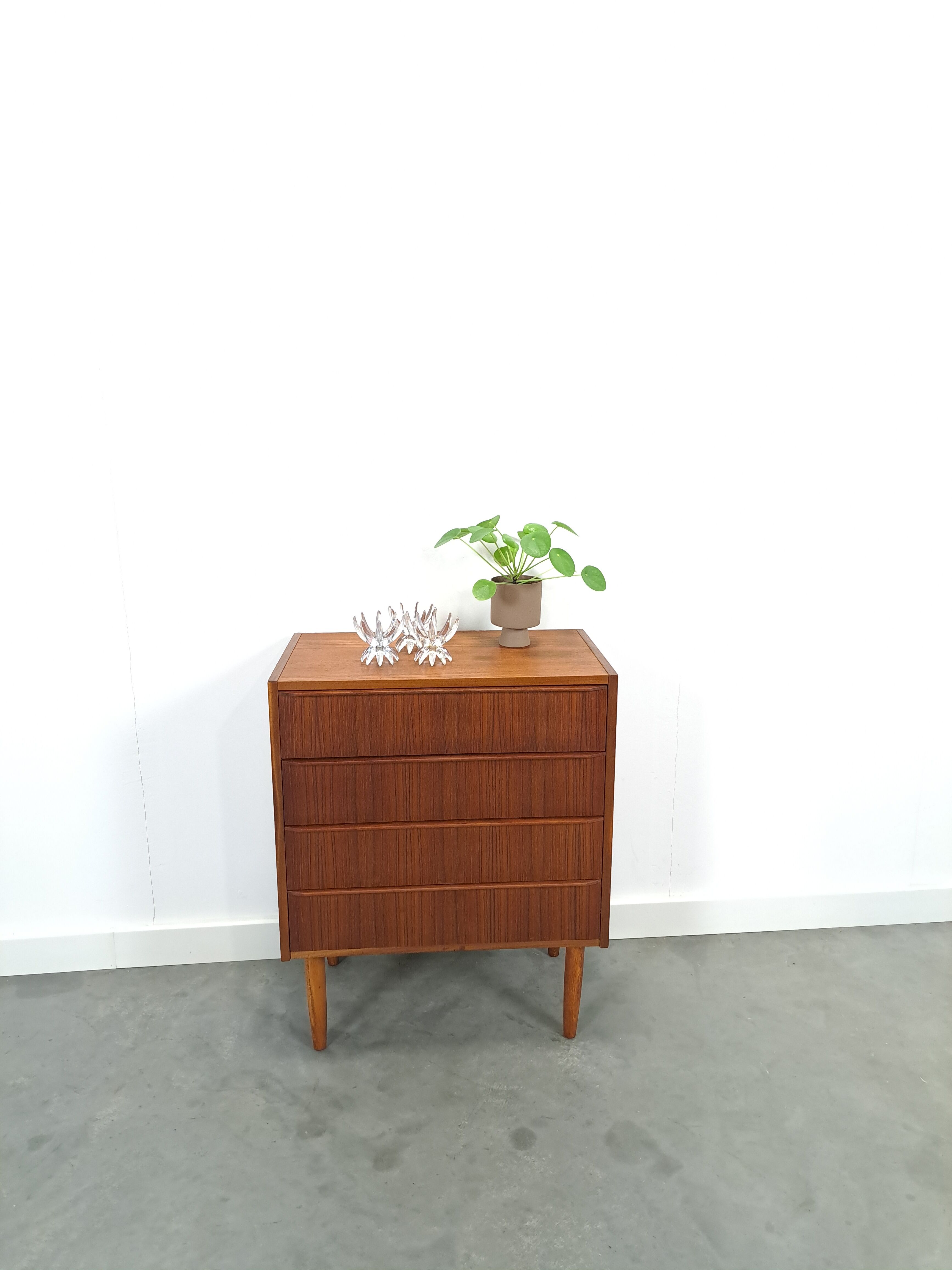 Danish teak chest of drawers with 4 drawers
