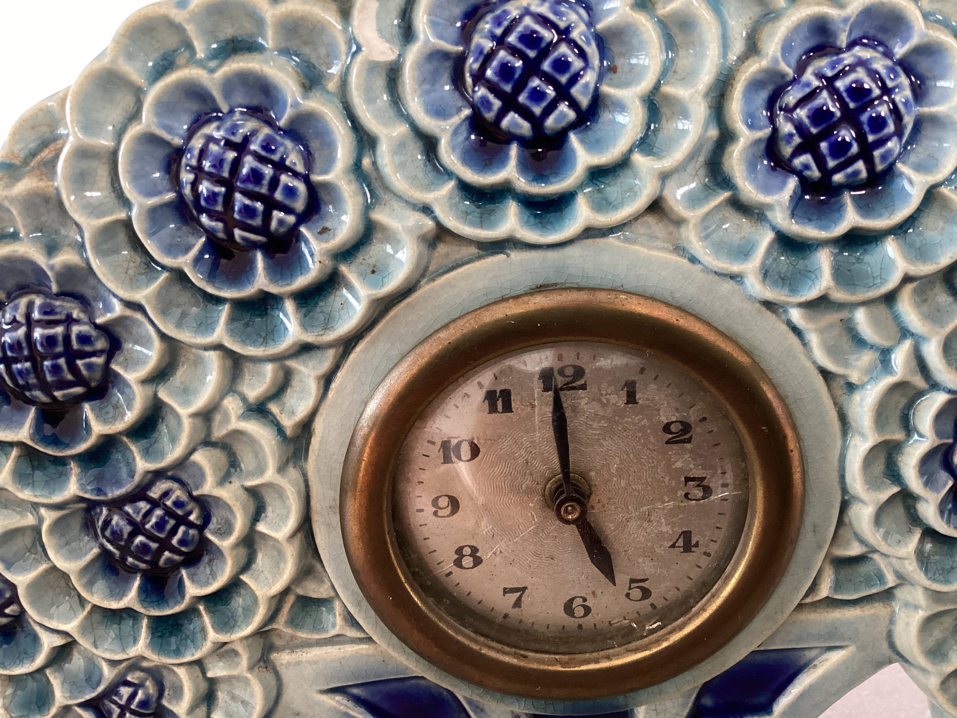 Art Deco clock (1930s-40s): Model in earthenware signed "ESDEVE"