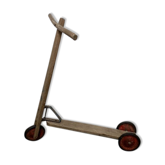 Jouet ancien trottinette en bois années 1960