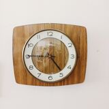 Flash clock transistor in formica