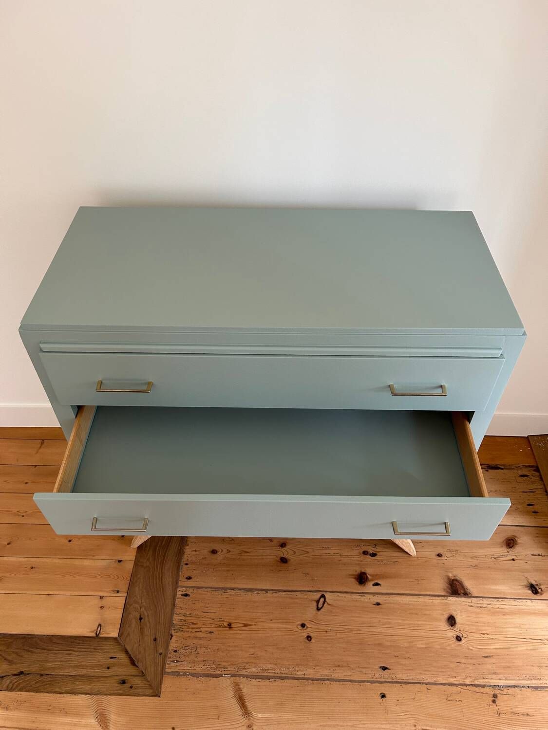 Vintage chest of drawers revisited in Almond (Resource)