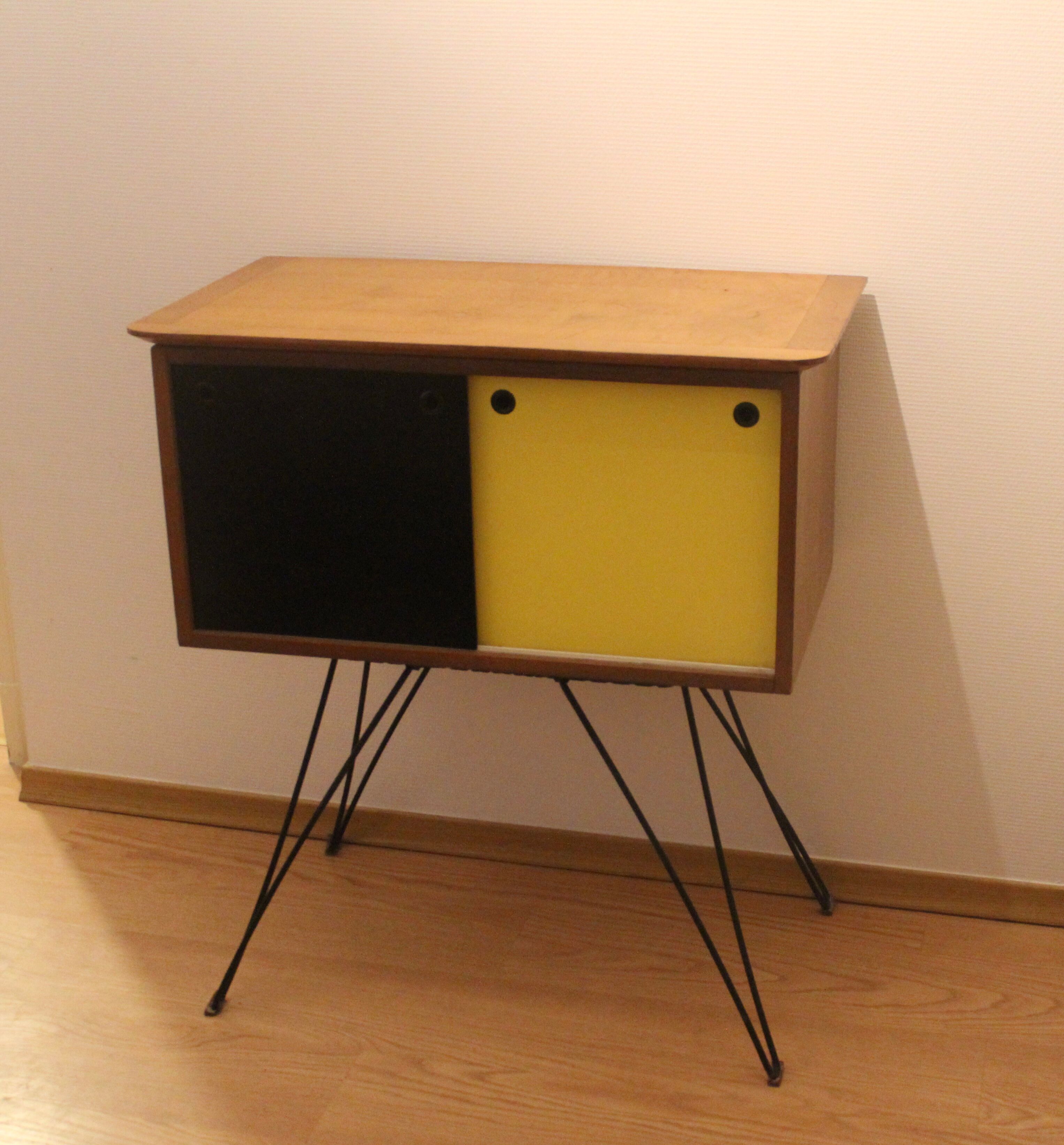 Meuble de rangement des années 50