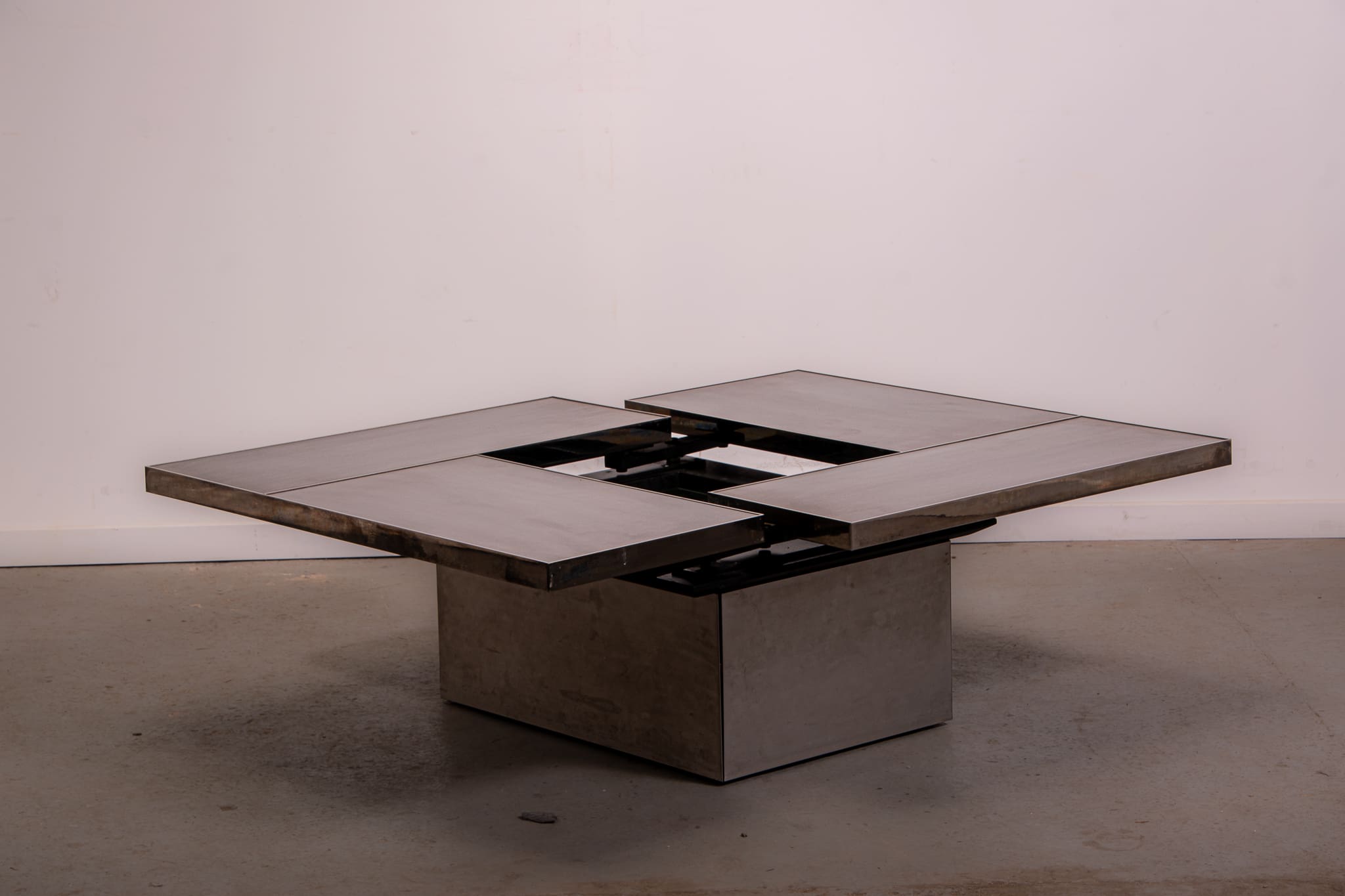 Table basse Belgo en métal brossé chromé