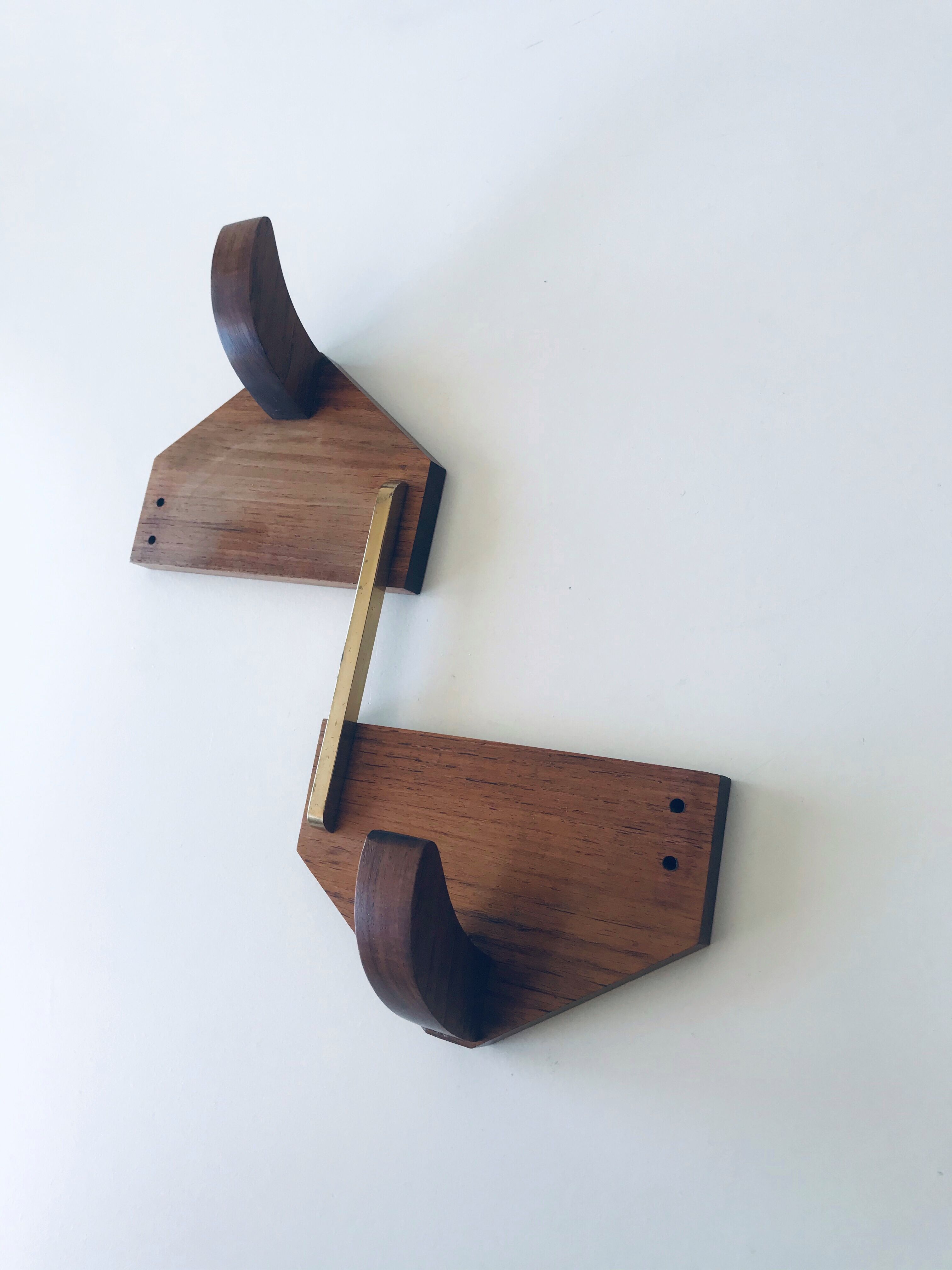 Patère in wood and brass