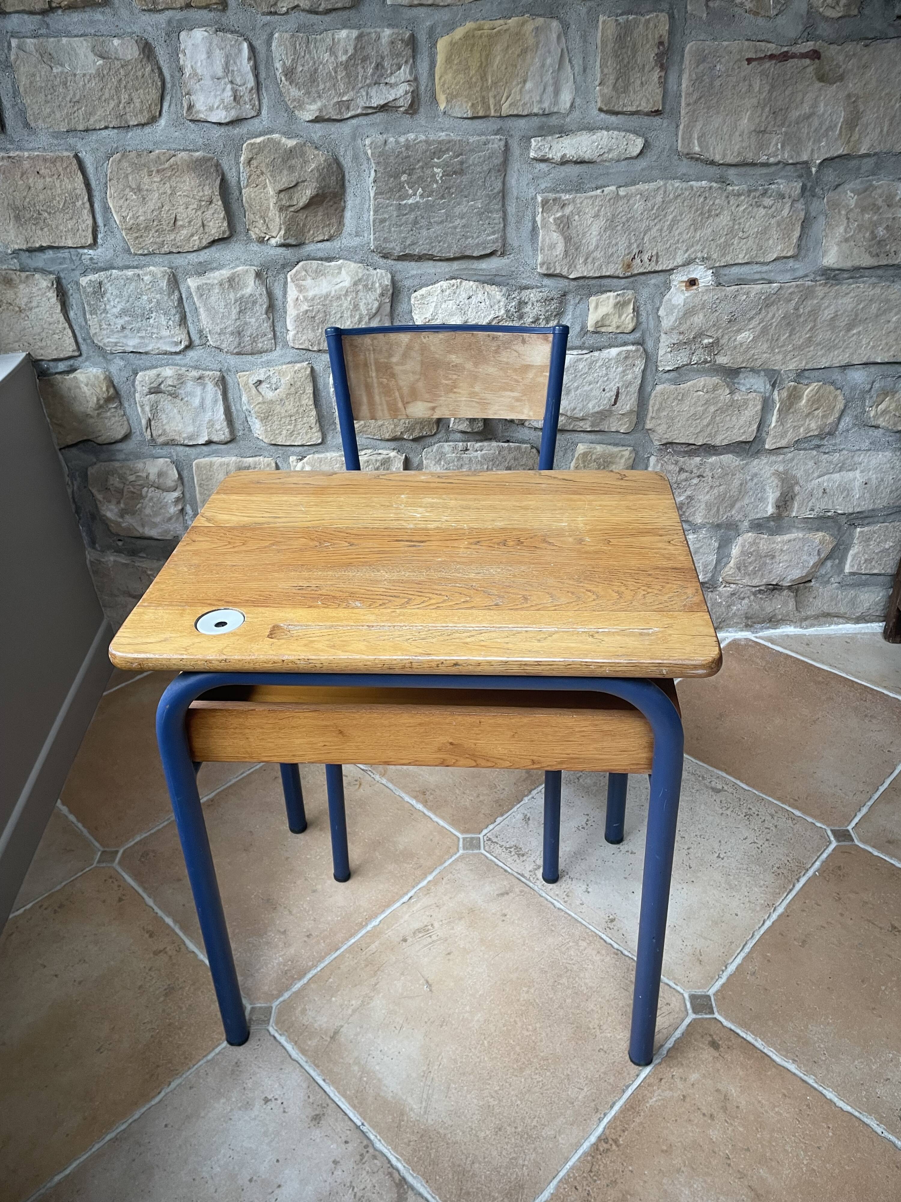 vintage wooden school desk with its chair