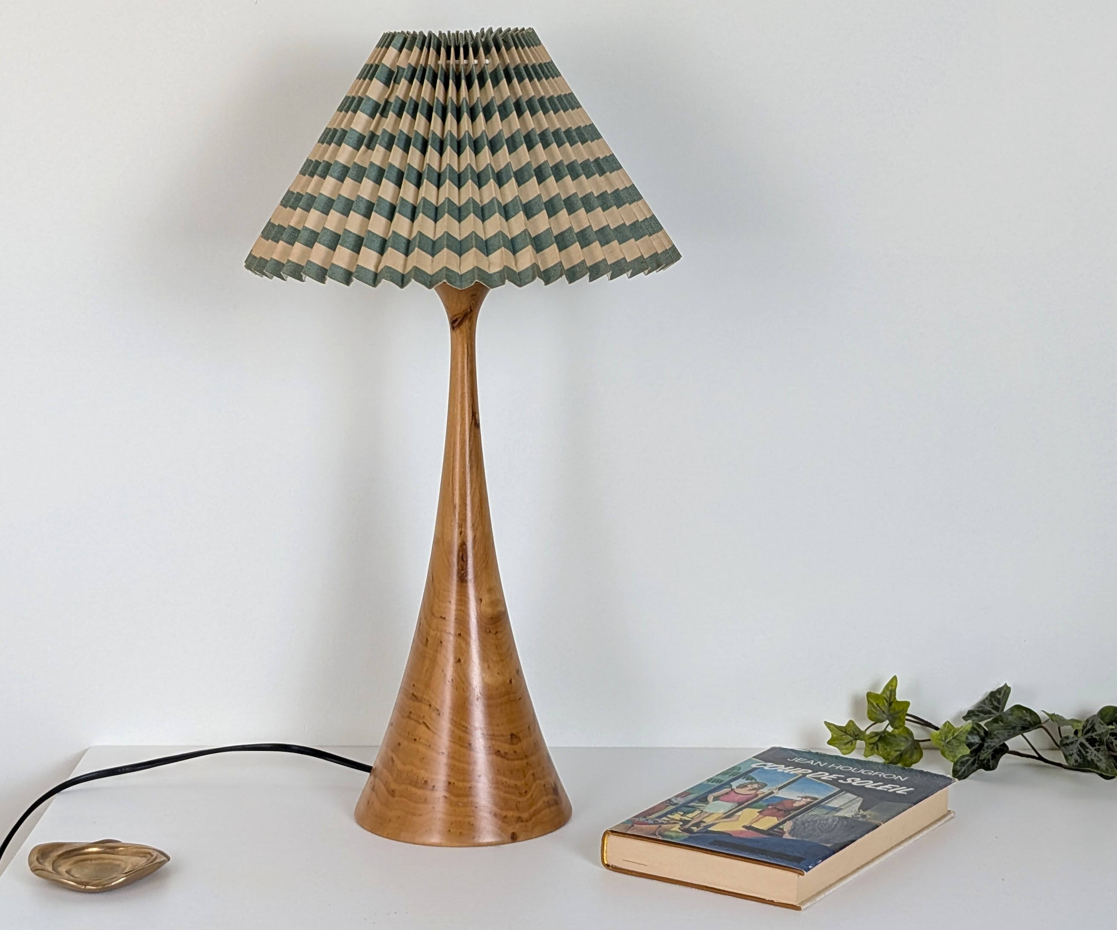 Lampe en bois tourné
