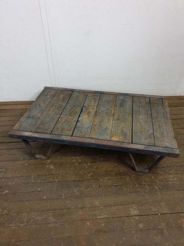 Industrial plant pallet coffee table