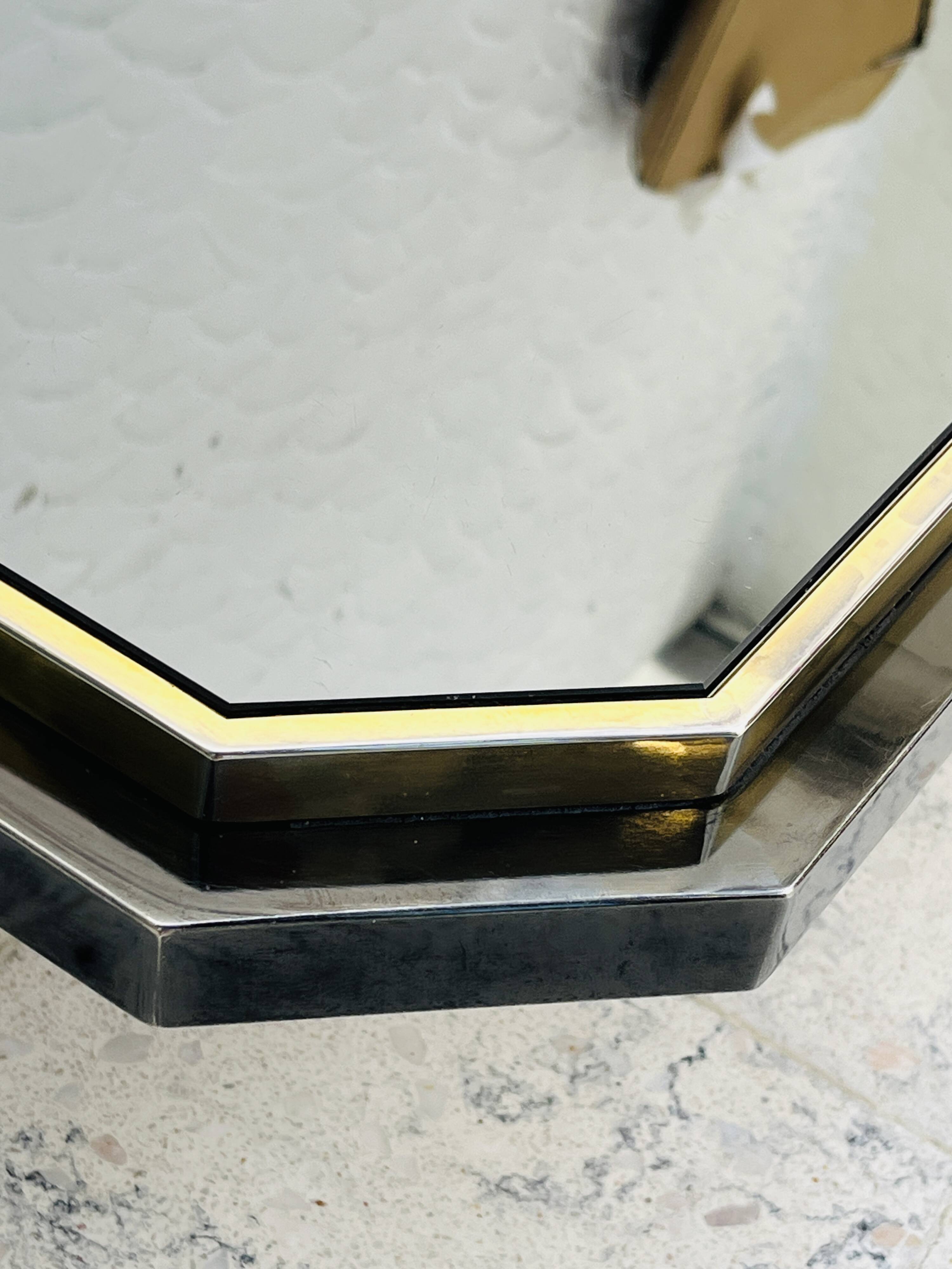 Table basse bicolore en laiton et miroir noir par Fedam