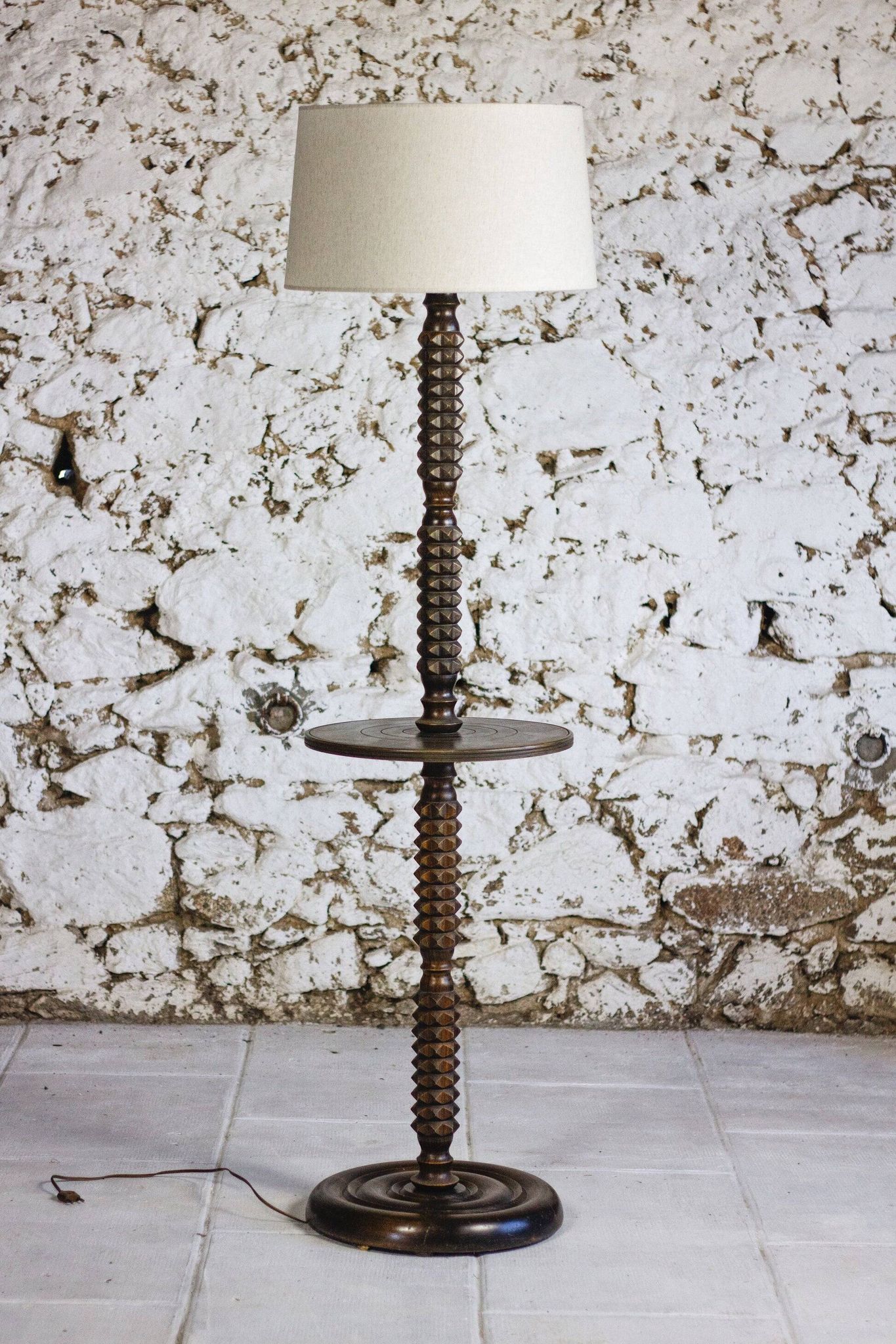 Lampadaire art déco en bois style Charles Dudouyt