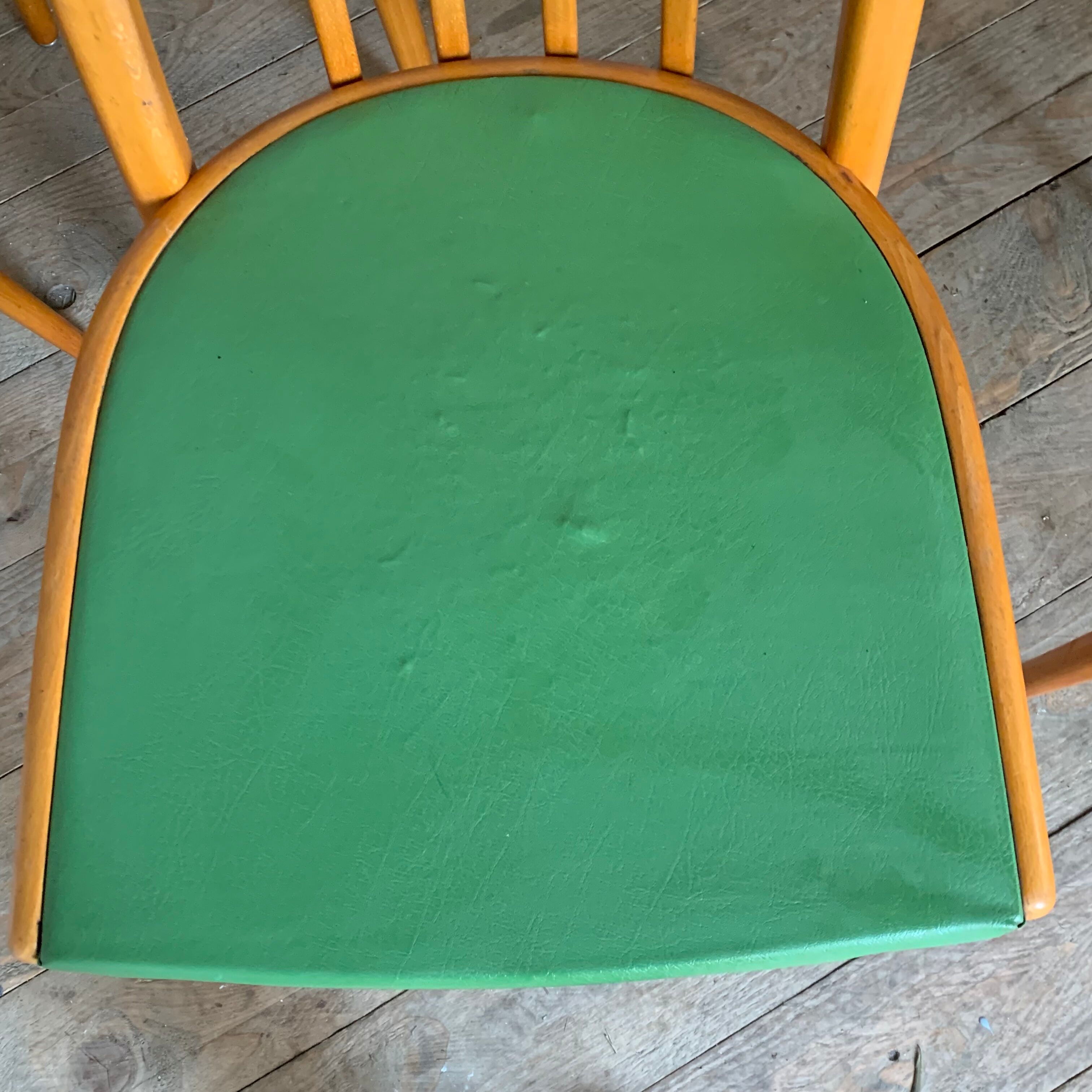 6 vintage green chairs