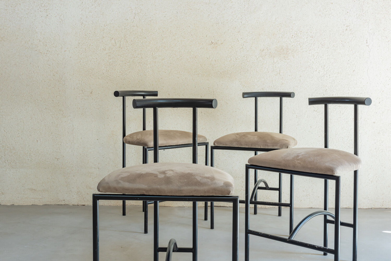 Rodney Kinsman, suite de quatre chaises modèle Tokyo