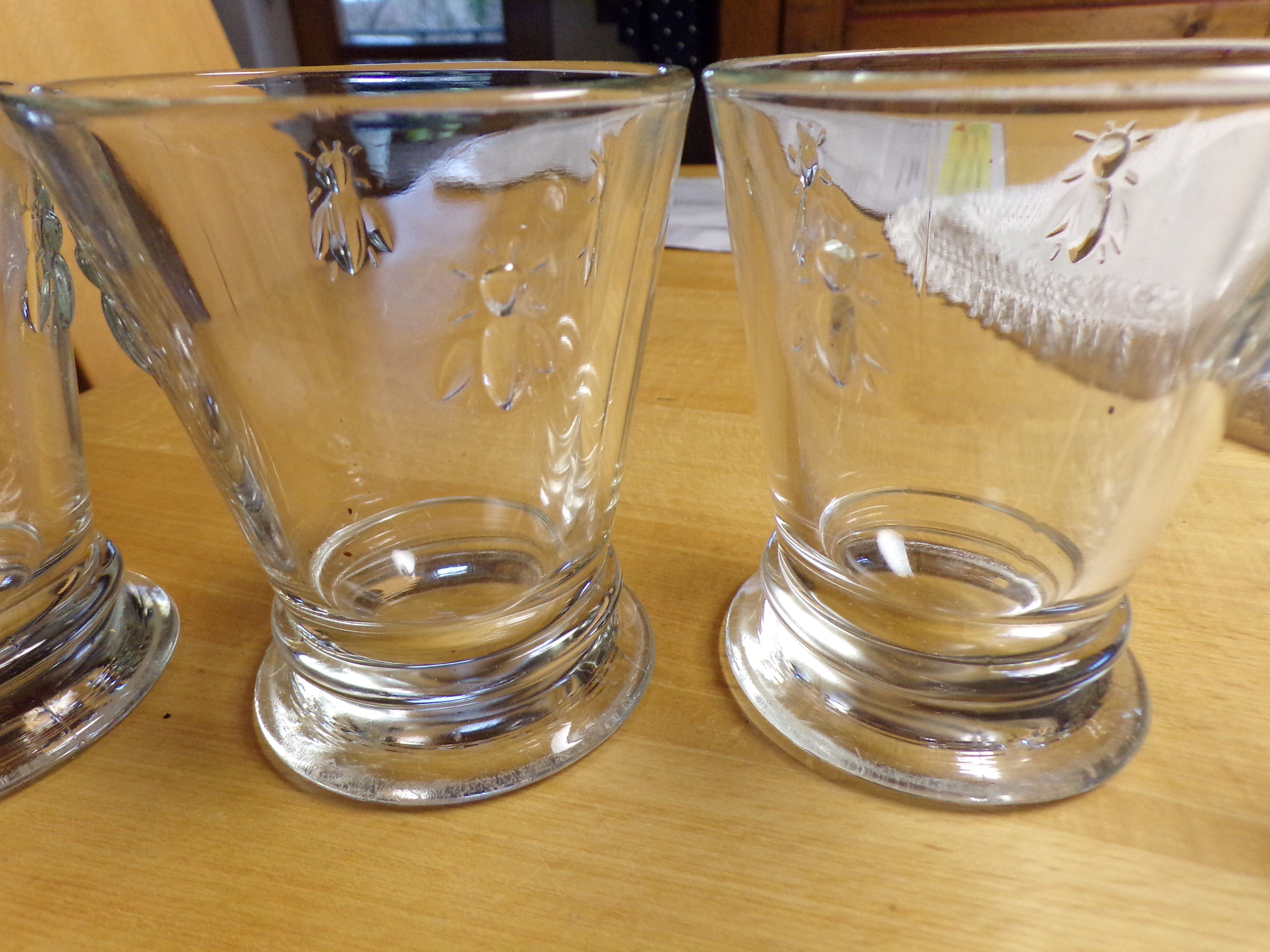 5 glasses motif Abeille Paris Musées