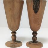 Cinq verres à pied en bois tourné vintage