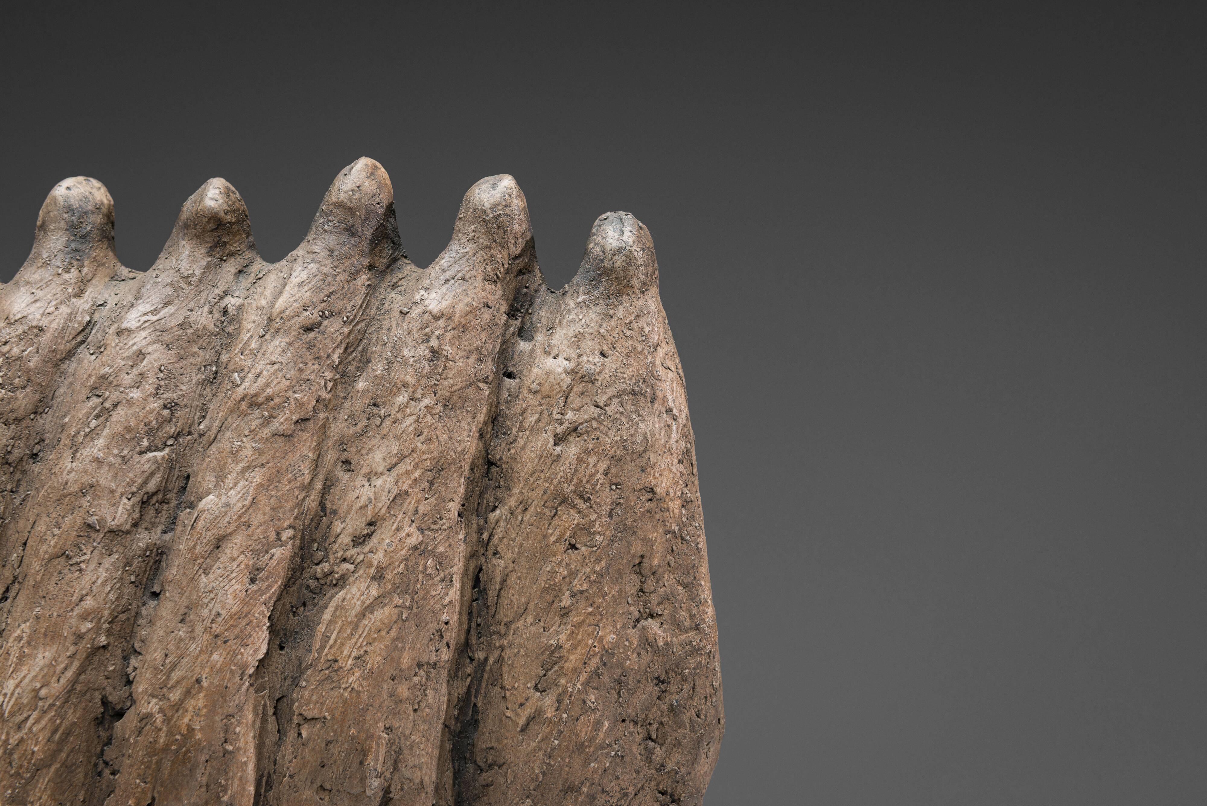 Groupe sculptural abstrait de six figures féminines