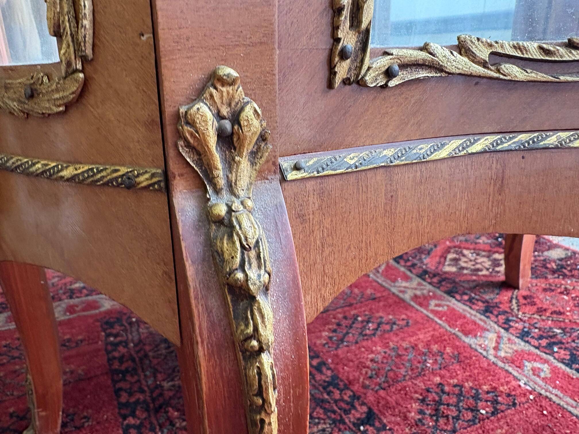 Louis XV/Transition style display cabinet in wood and gilt bronze