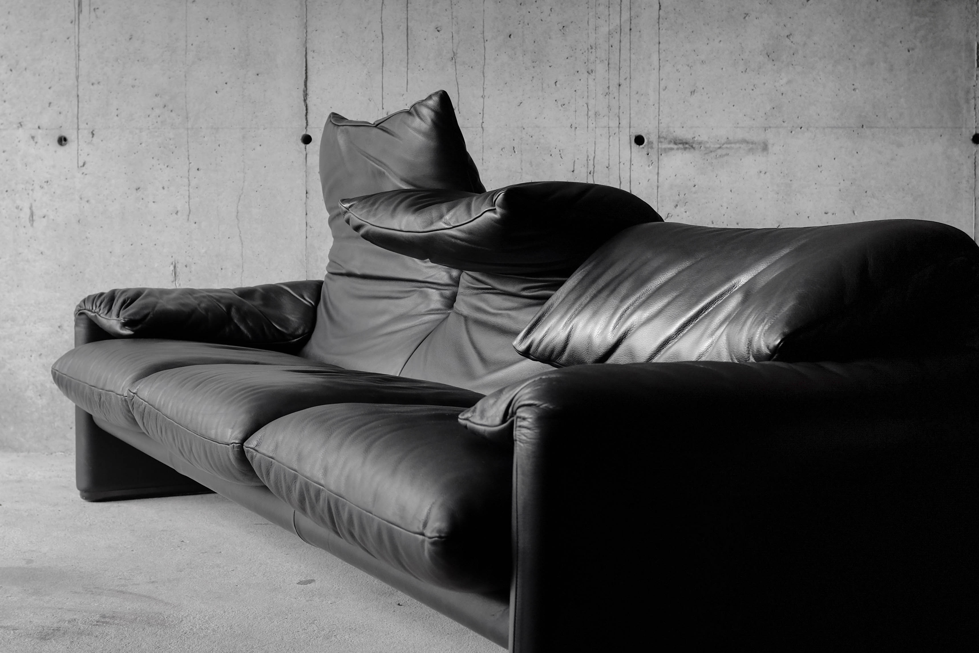 Maralunga black leather sofa 3 seater, Vico Magistretti for Cassina