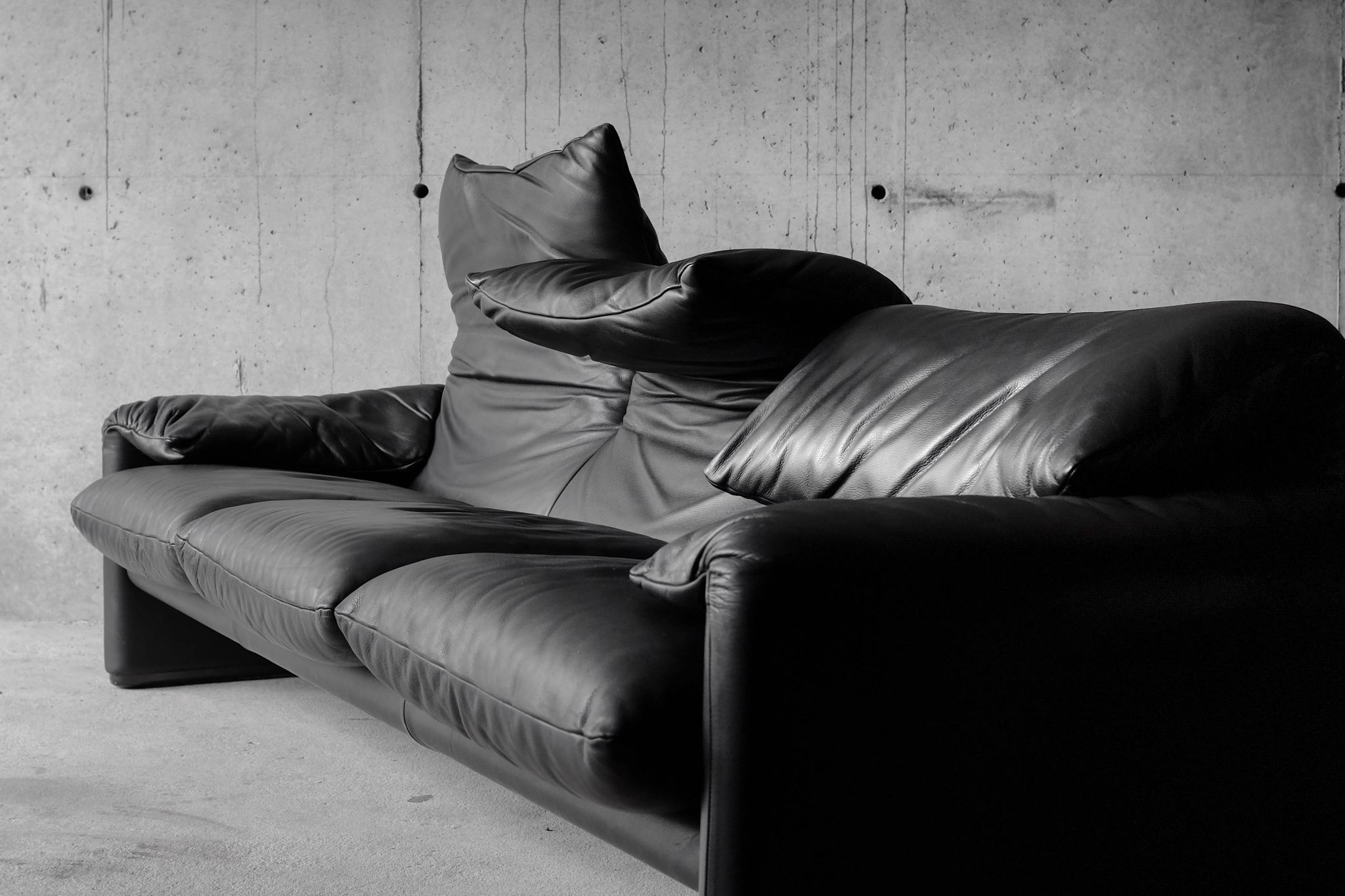 Maralunga black leather sofa 3 seater, Vico Magistretti for Cassina