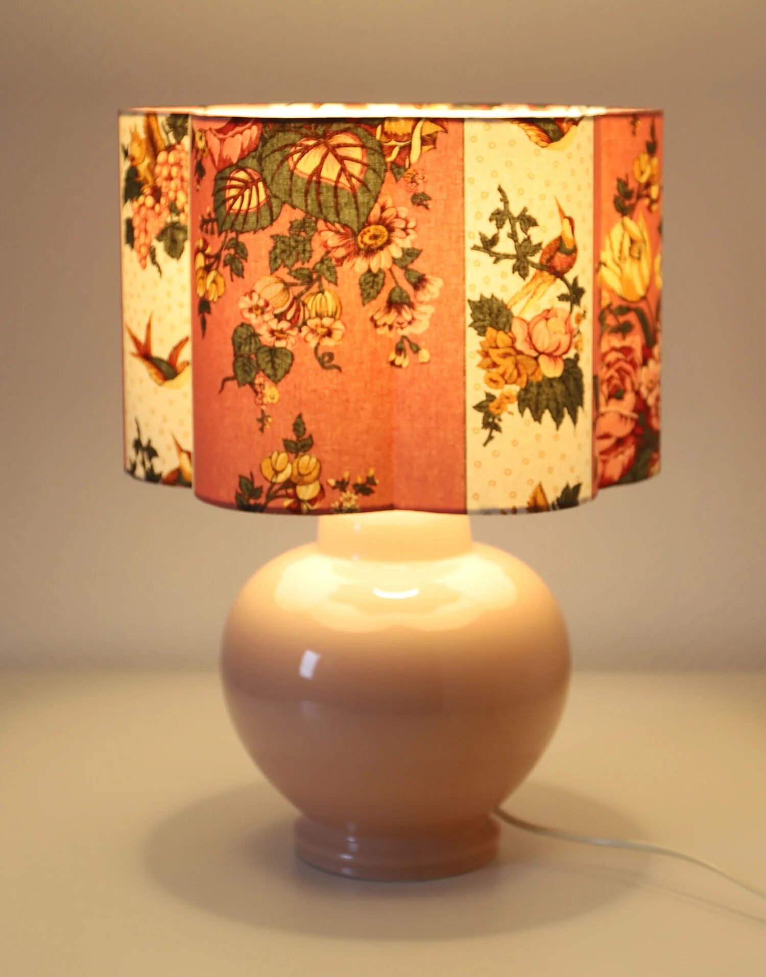 Vintage table lamp in powder pink ceramic – Unique edition