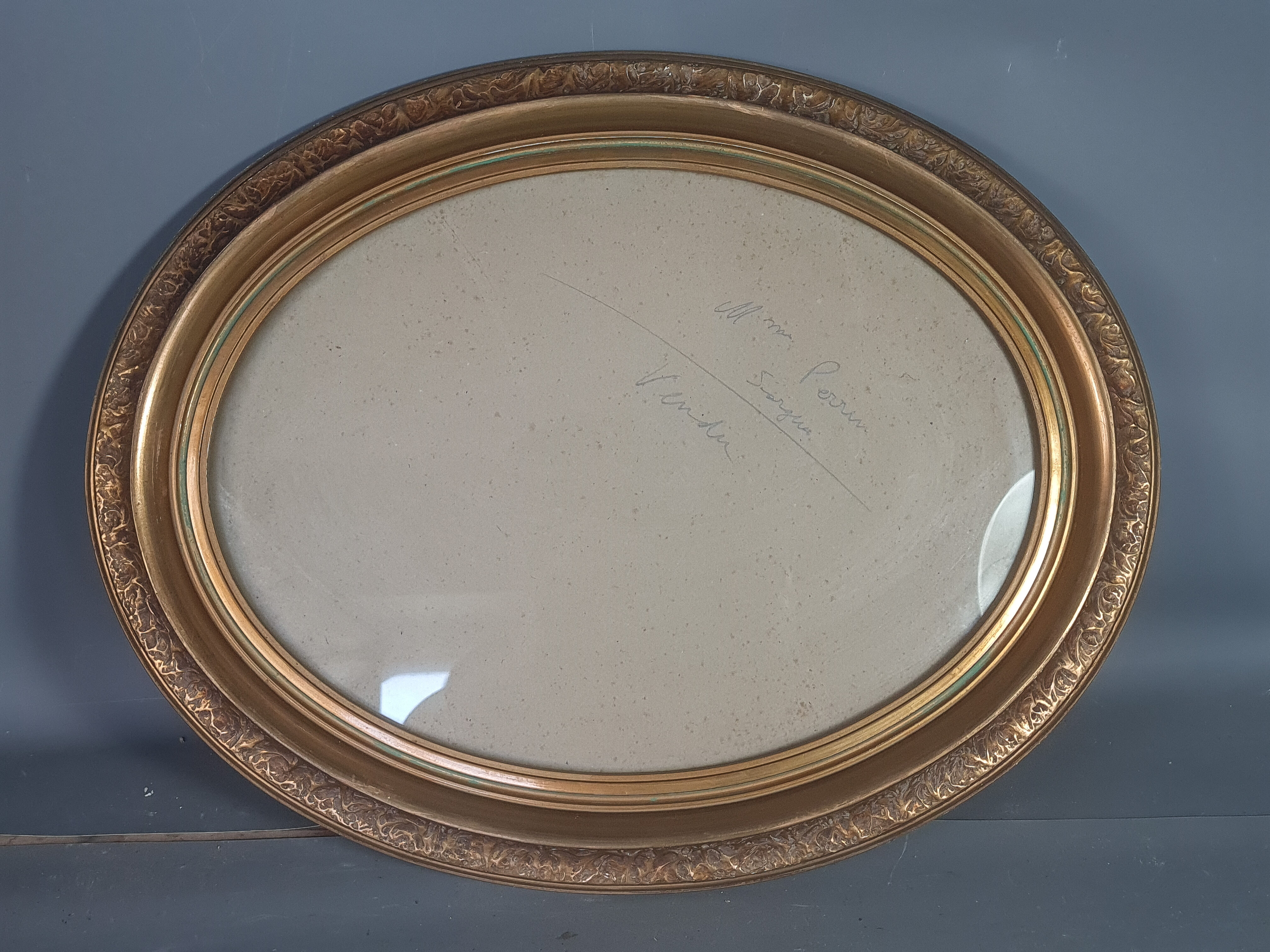 Ancien cadre oval bois stuc dor