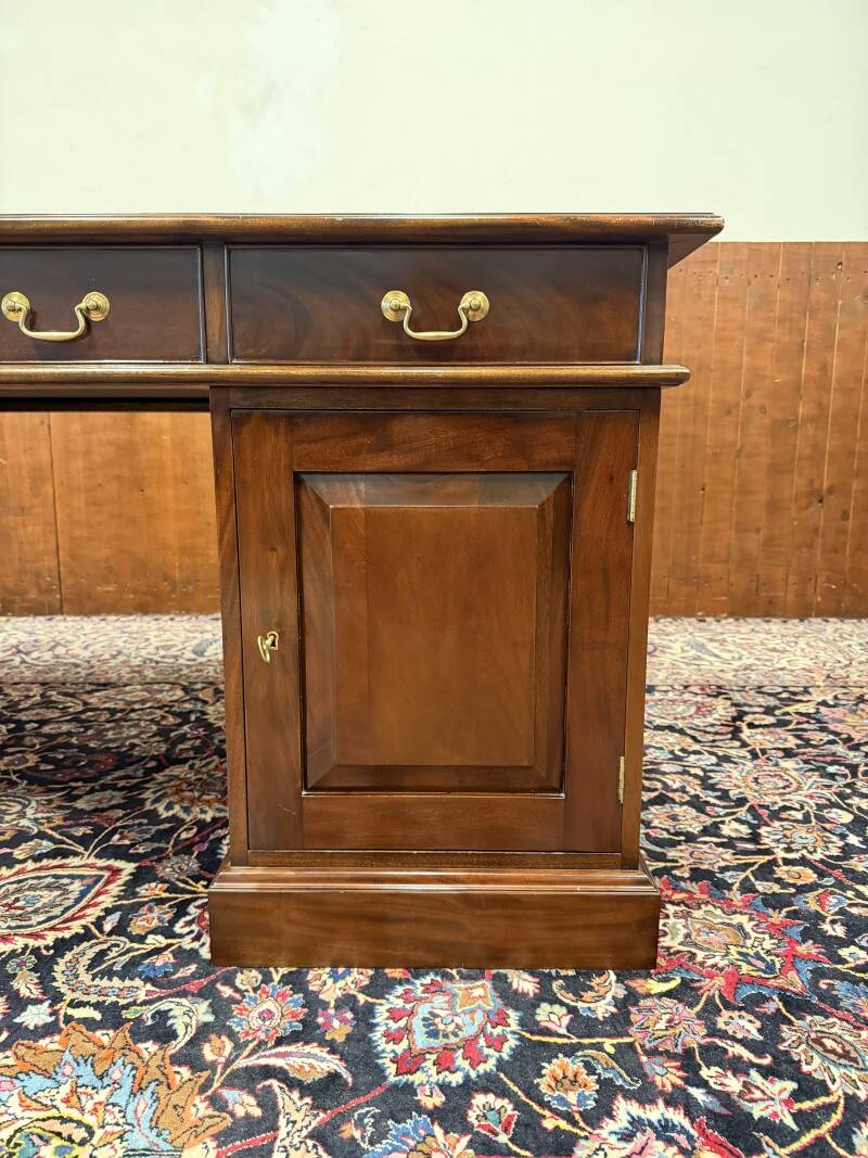 Large Classic English Desk Partnerdesk