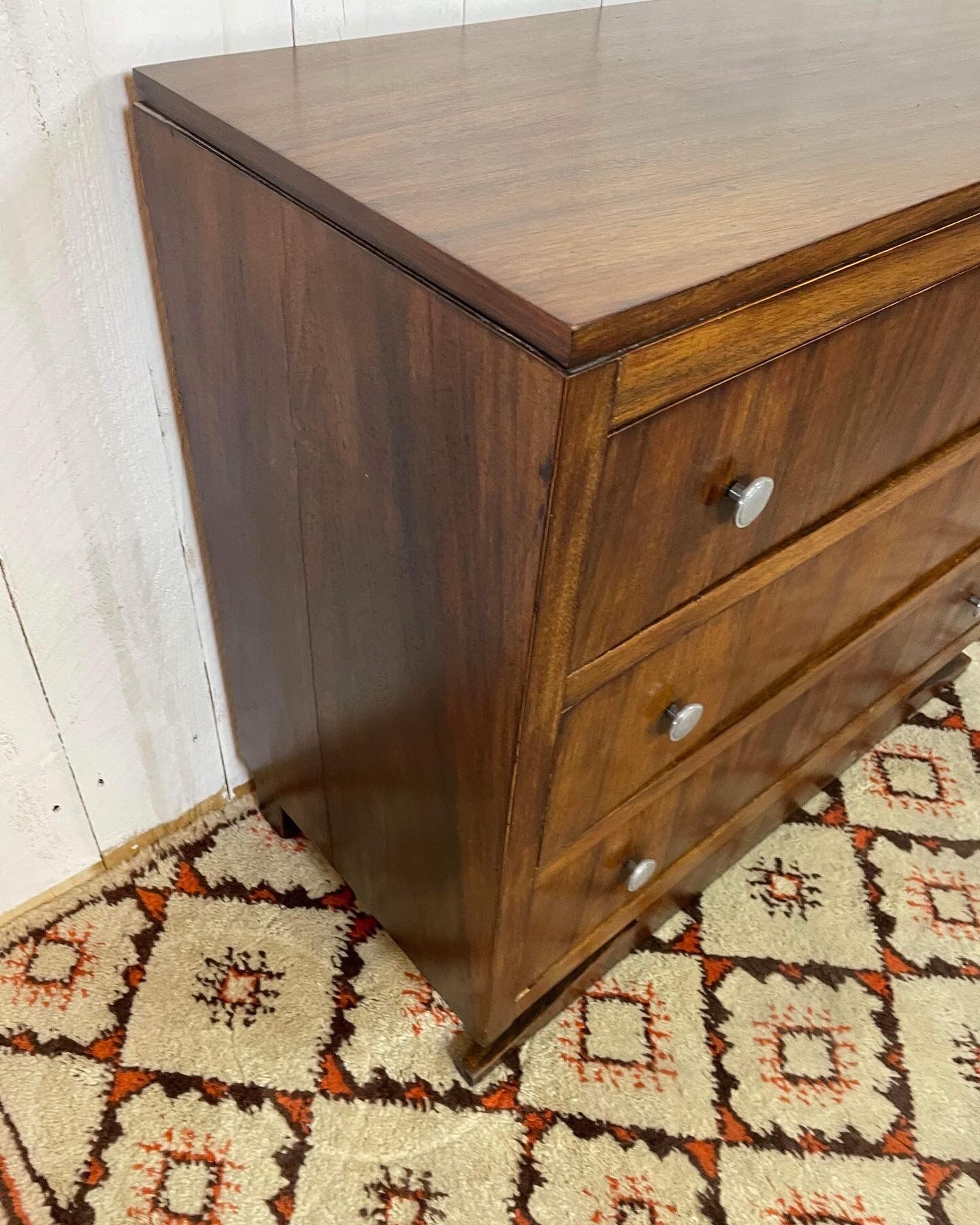 Art deco chest of drawers