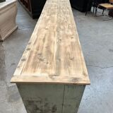 Patinated workshop furniture from the early 20th century.