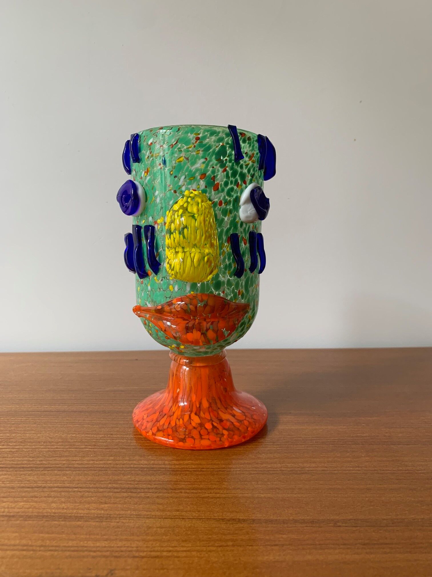 Vase face glassware polichrome