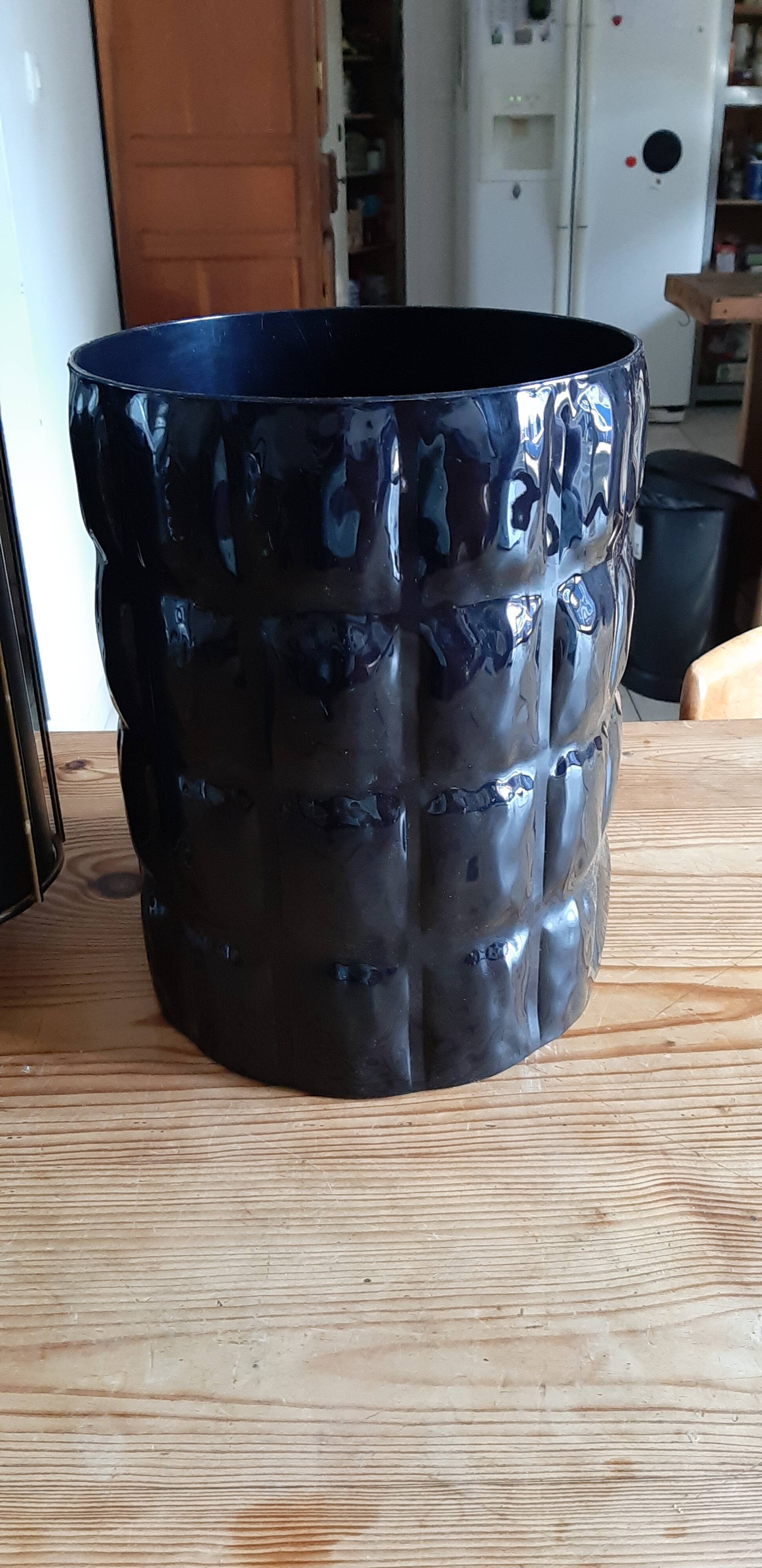Vase matelassé Kartell par Patricia Urquiola