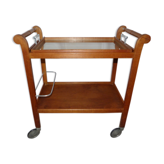 Serving table