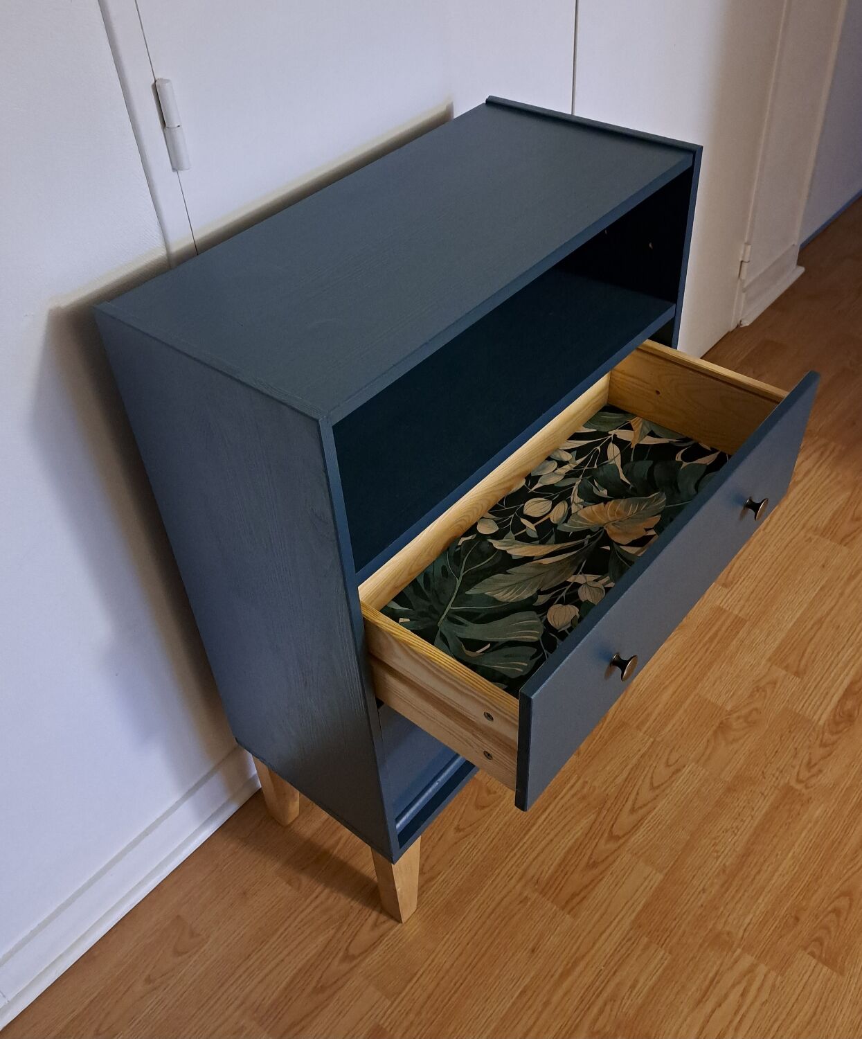 Commode niche bleu ganne